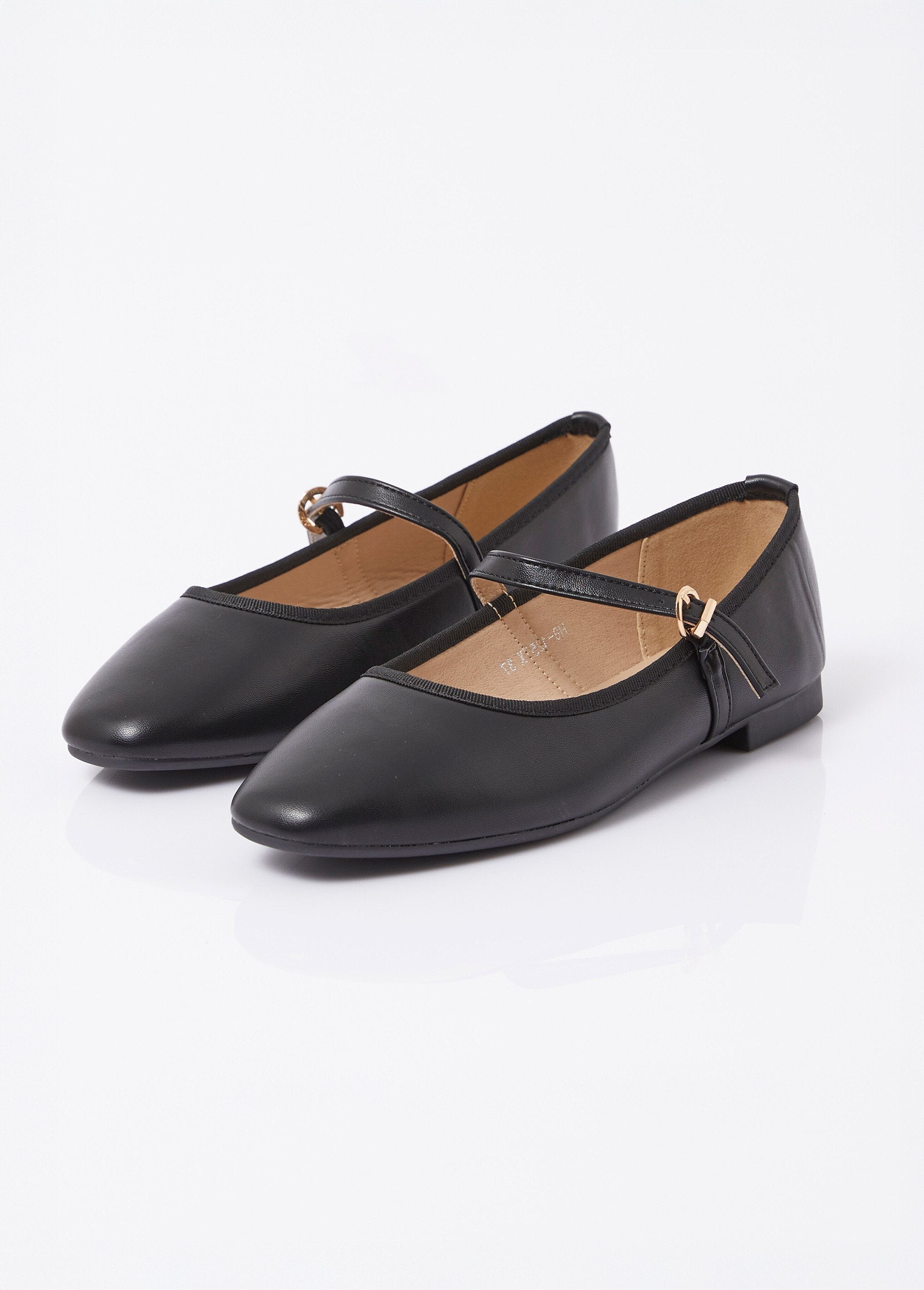 Flat_ballerina_flats_with_strap_Black_DE1_slim