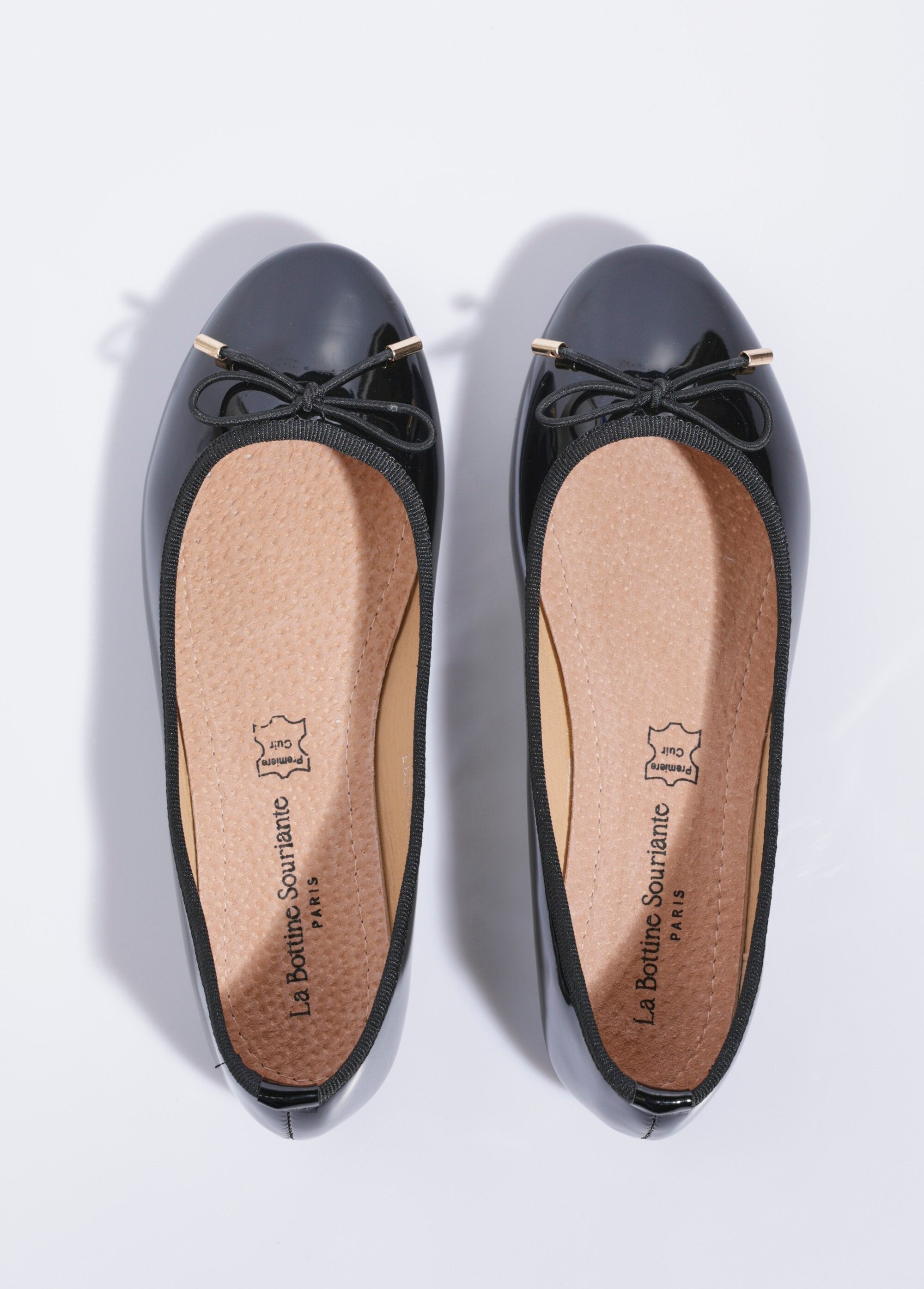 Patent_leather_flat_ballerinas_with_small_bow_Black_varnish_OV1_slim