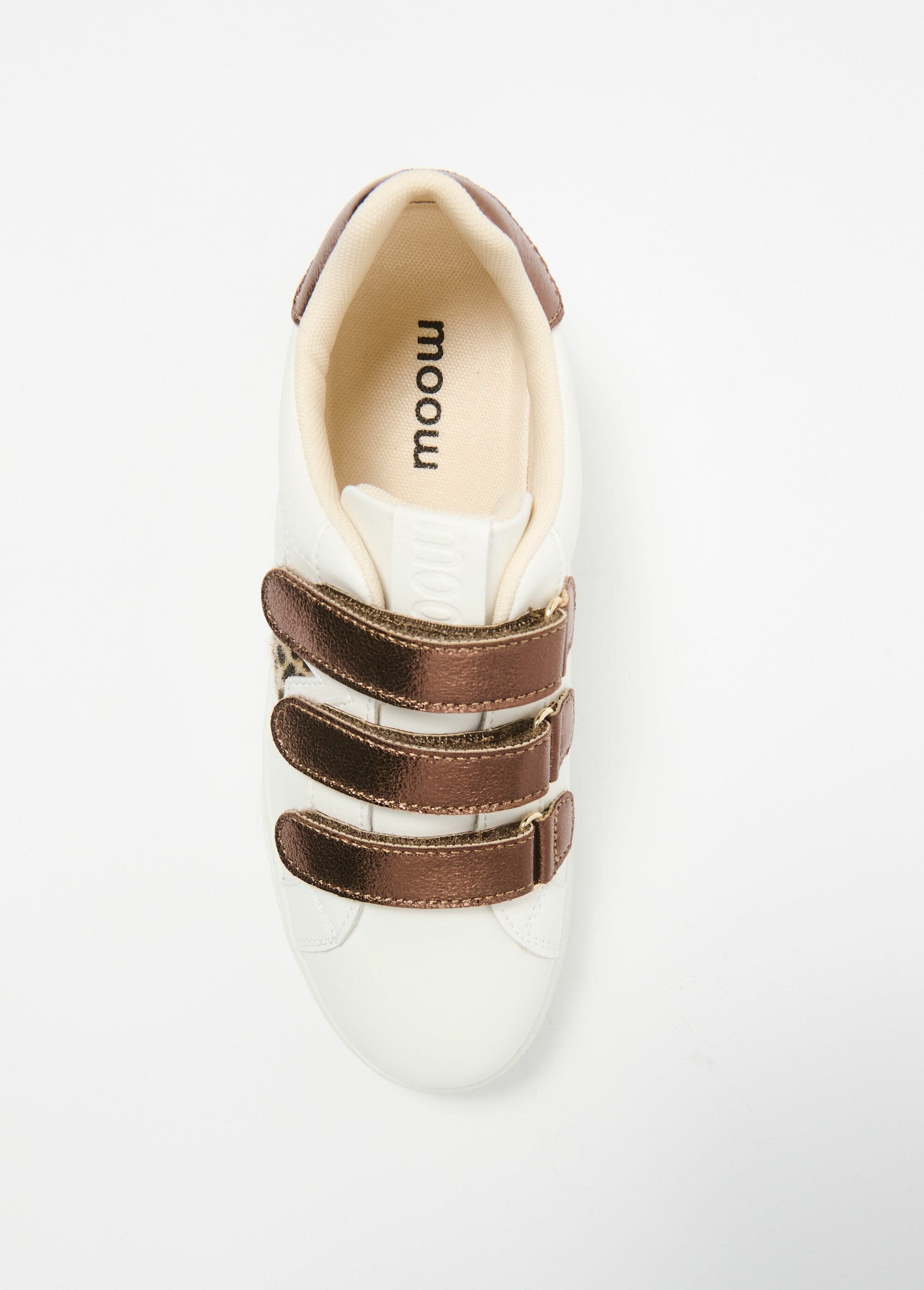 Scratch-off_sneakers_with_contrasting_heel_White_and_bronze_OV1_slim