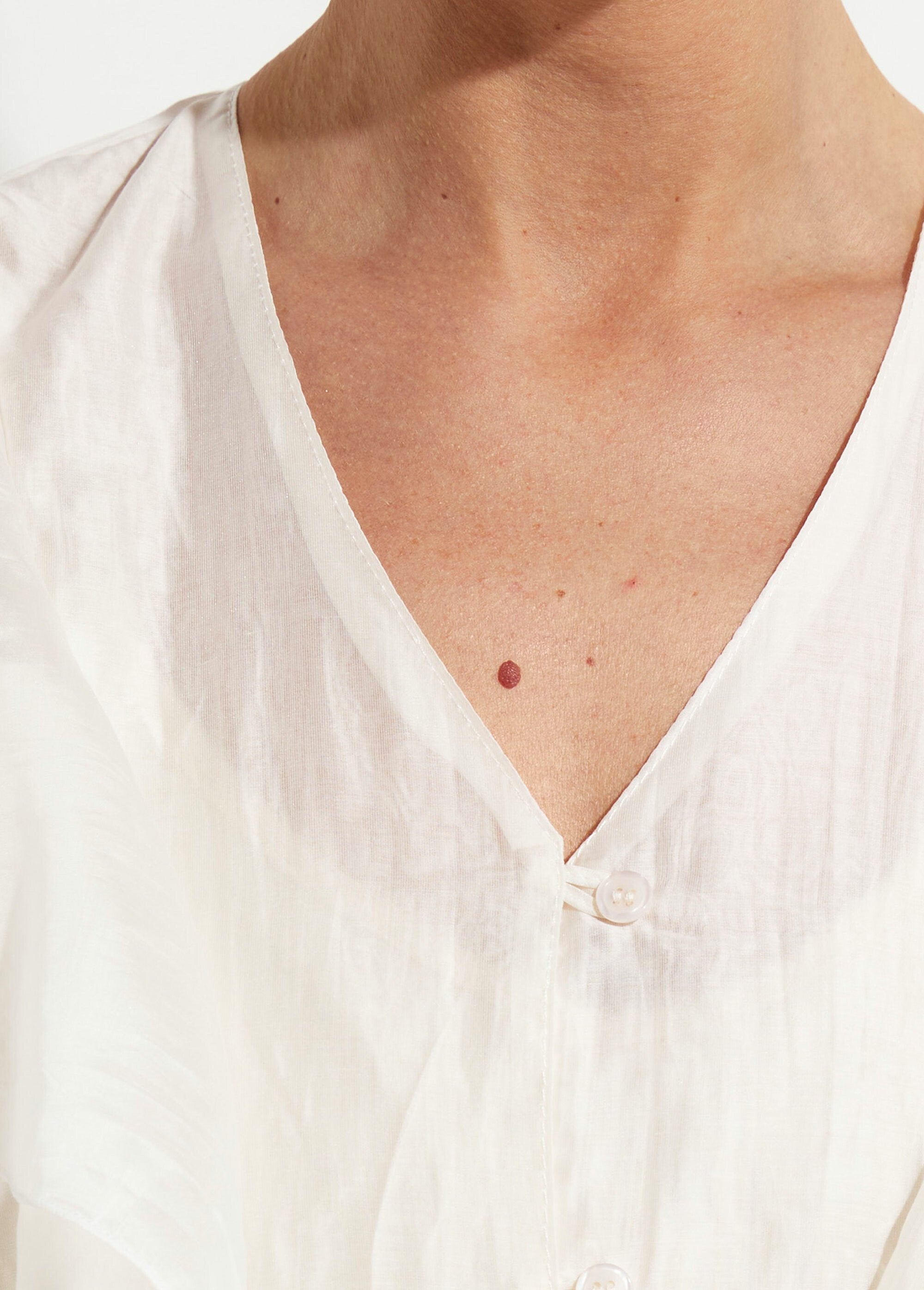 V-neck_button-front_blouse_with_ruffles_White_DE2_slim