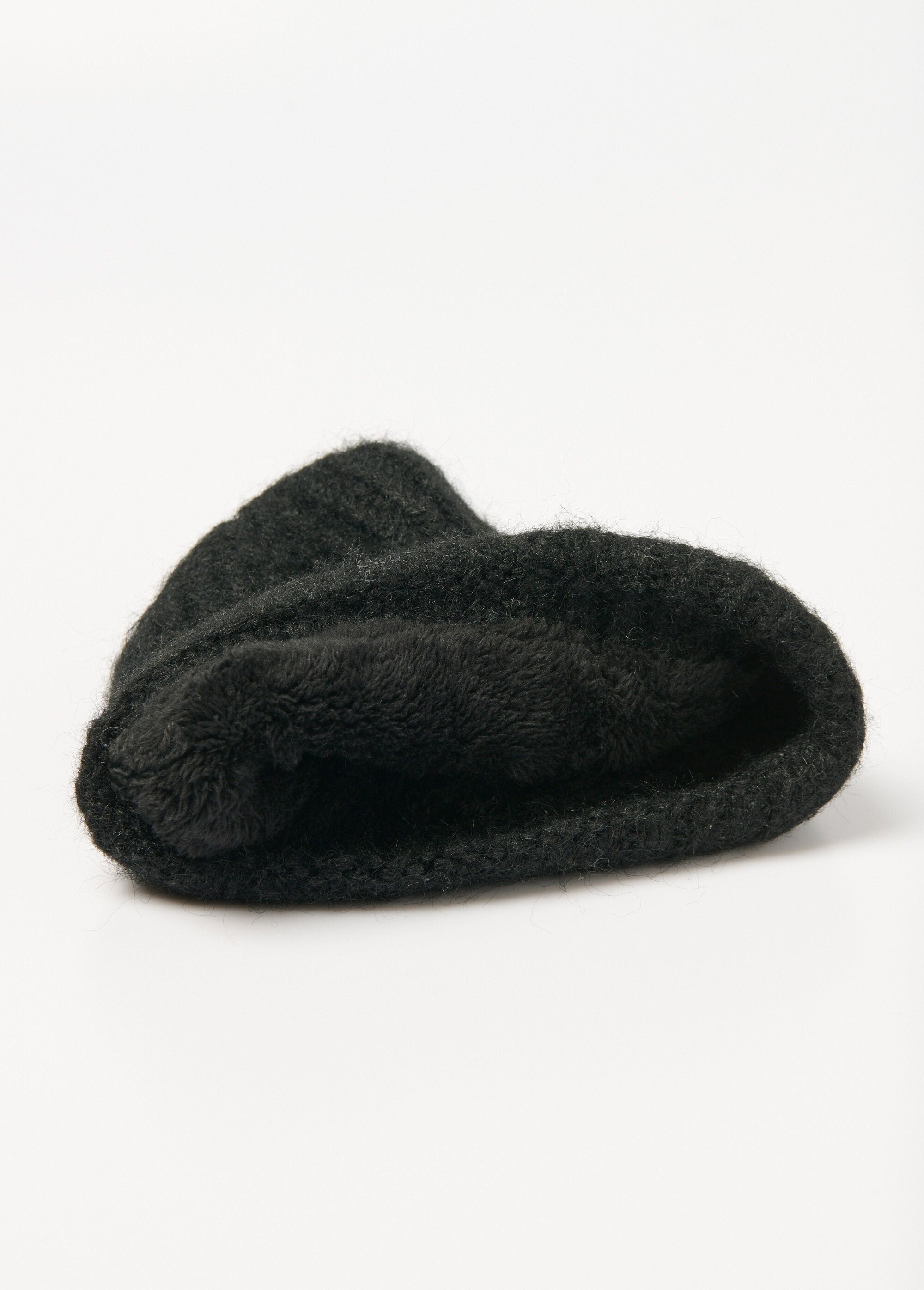 Warm_wool_hat_with_fleece_lining_Black_UN1_slim