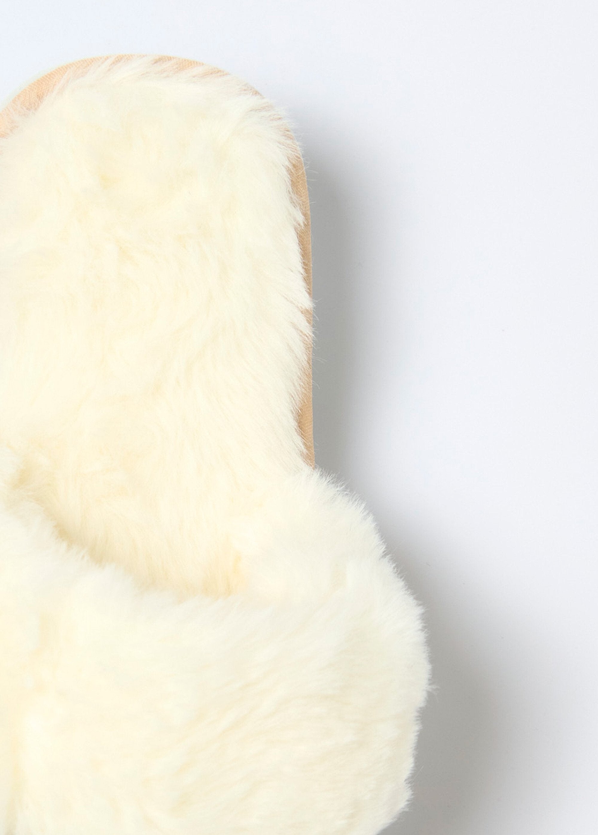 Fur-lined_slippers_with_fur_and_suede_trim_Beige_DE1_slim
