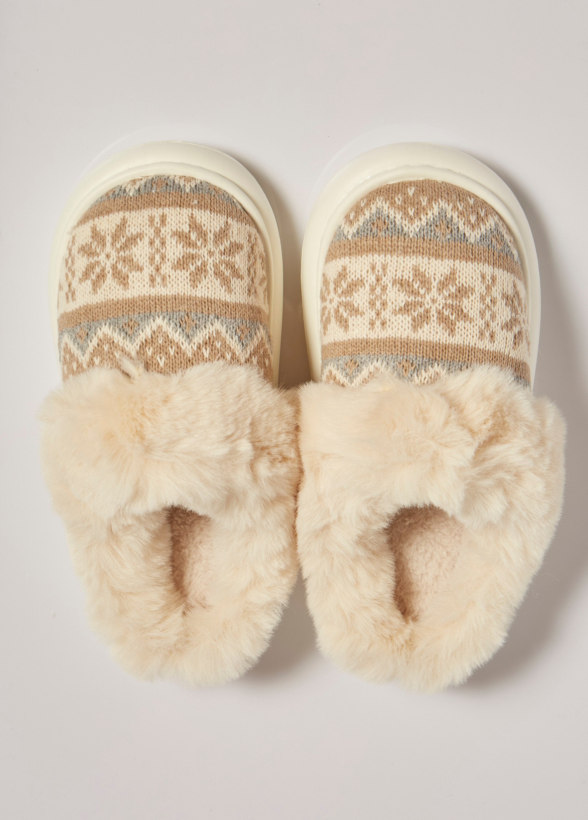Christmas-themed_fur_and_jacquard_slippers_Beige_OV1_slim