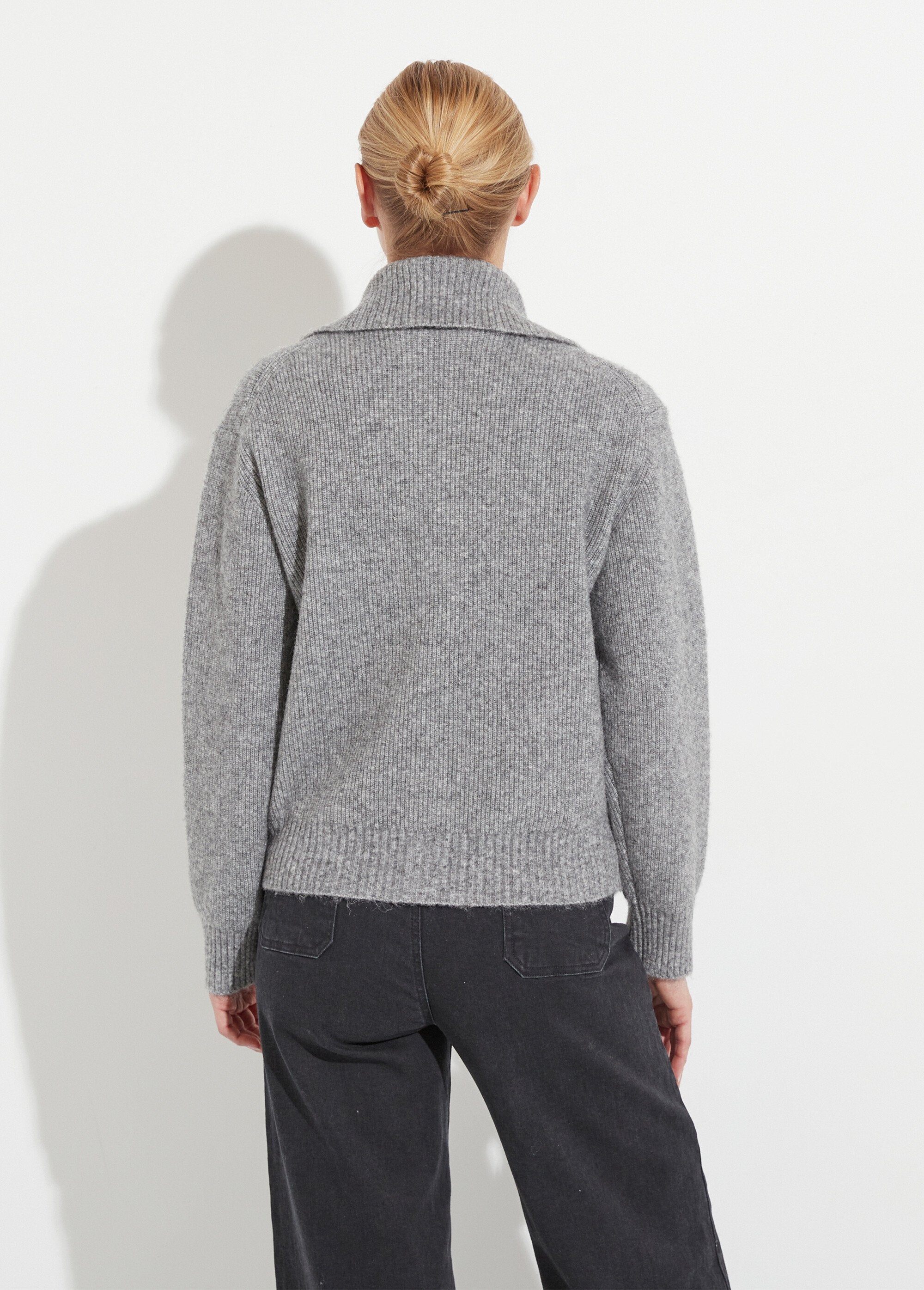 Warm_ribbed_button-down_cardigan_with_wool_and_recycled_fibers_Heather_gray_DO1_slim