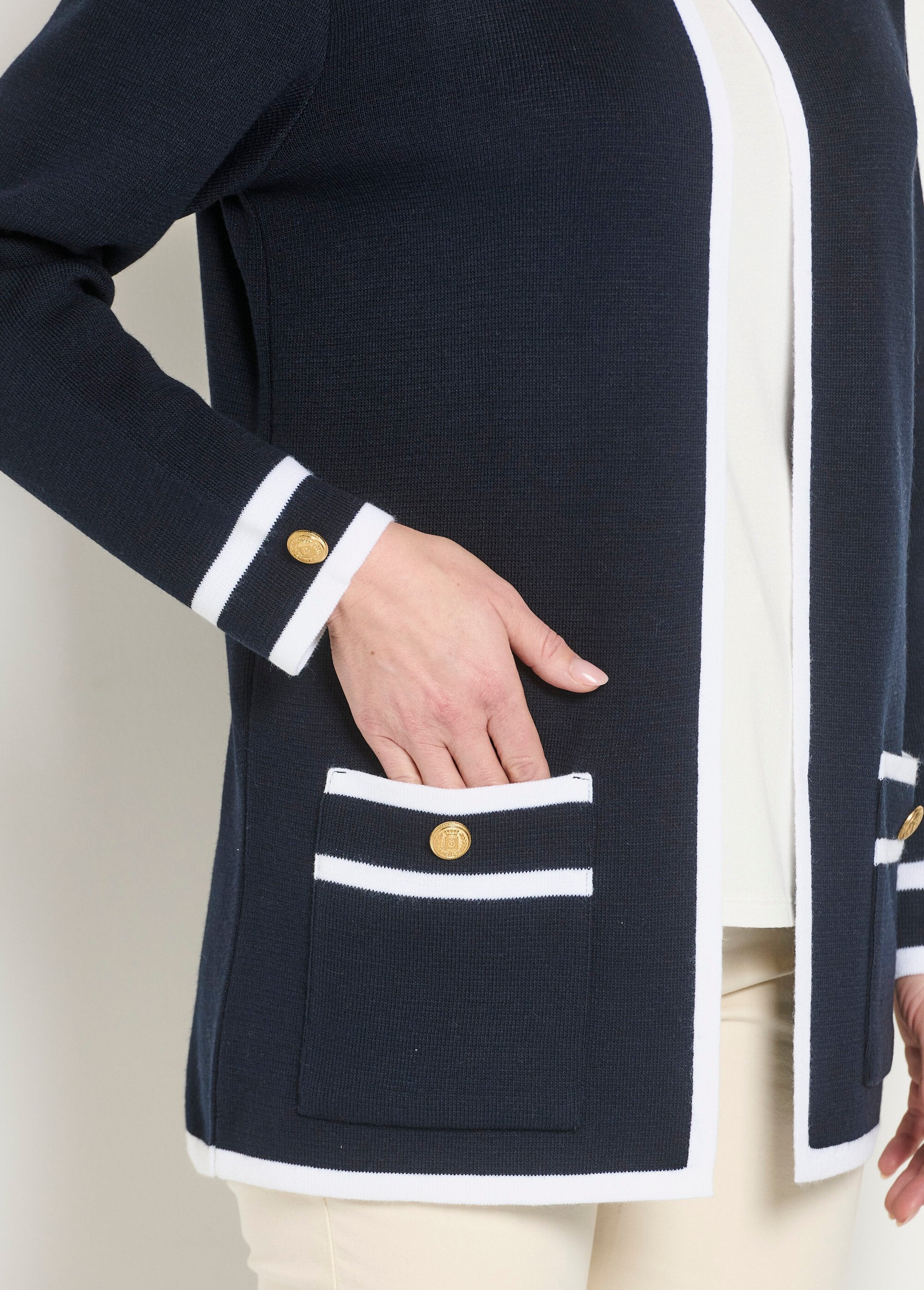 Long_edge-to-edge_vest_Marine_DE2_slim