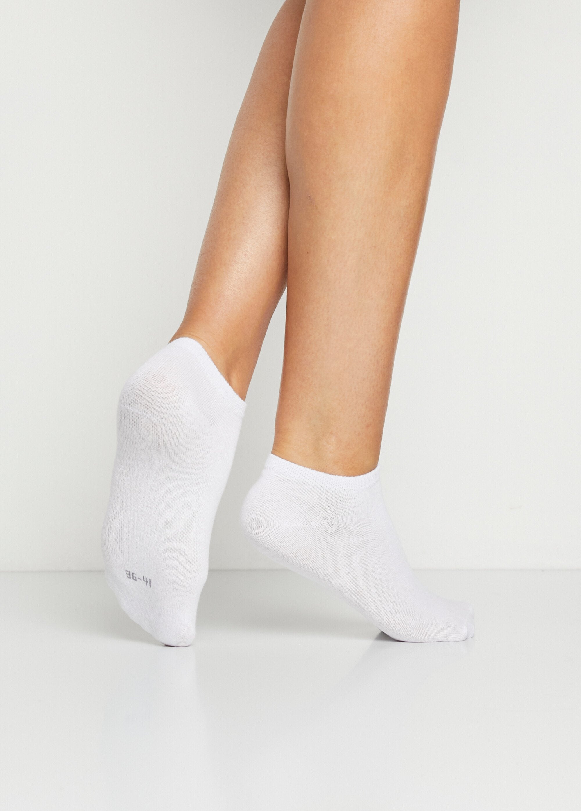 Discreet_ankle_socks_White_lot3_DO1_slim