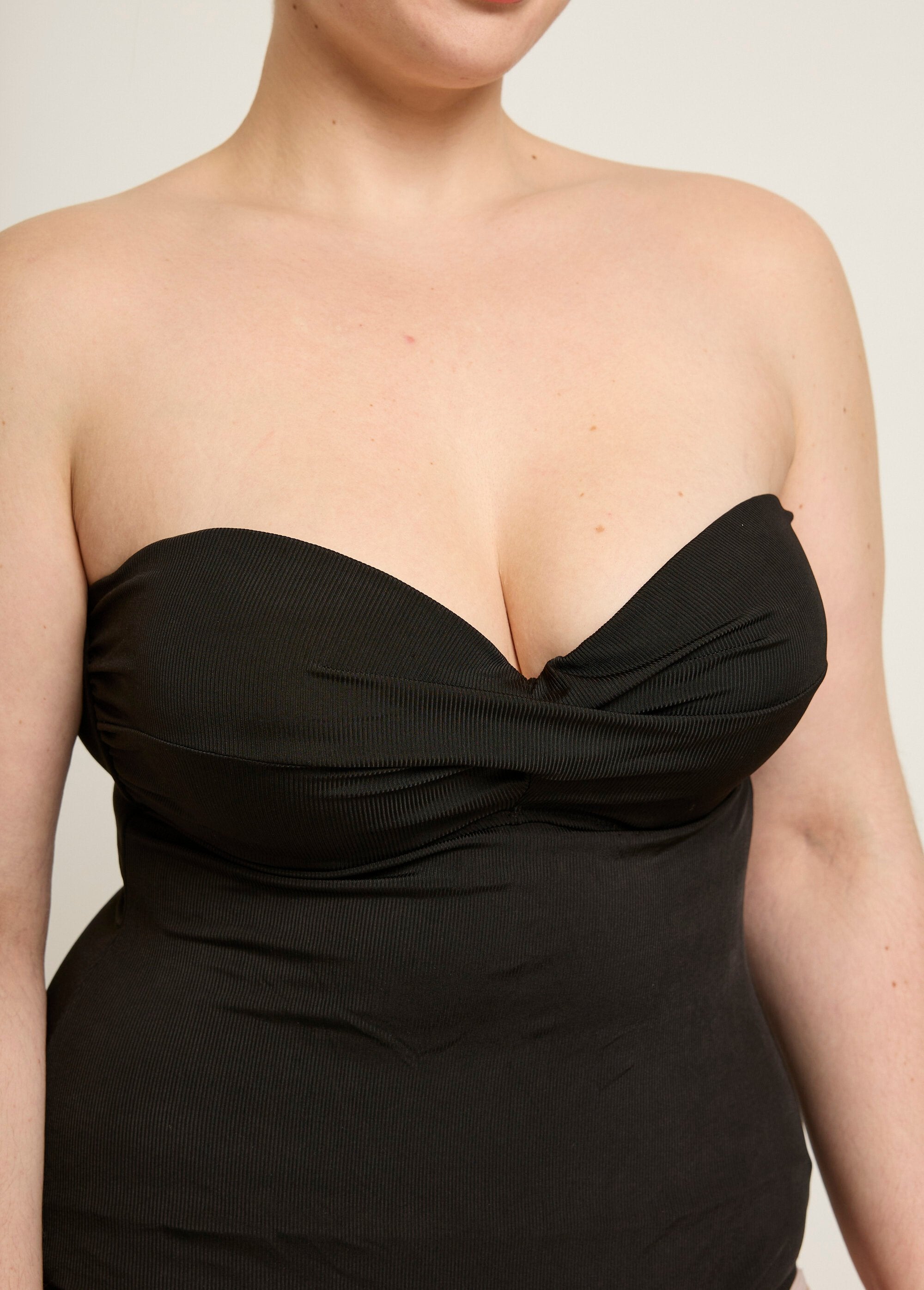 Draped_one-piece_swimsuit_with_back_detail_Black_DE1_curvy