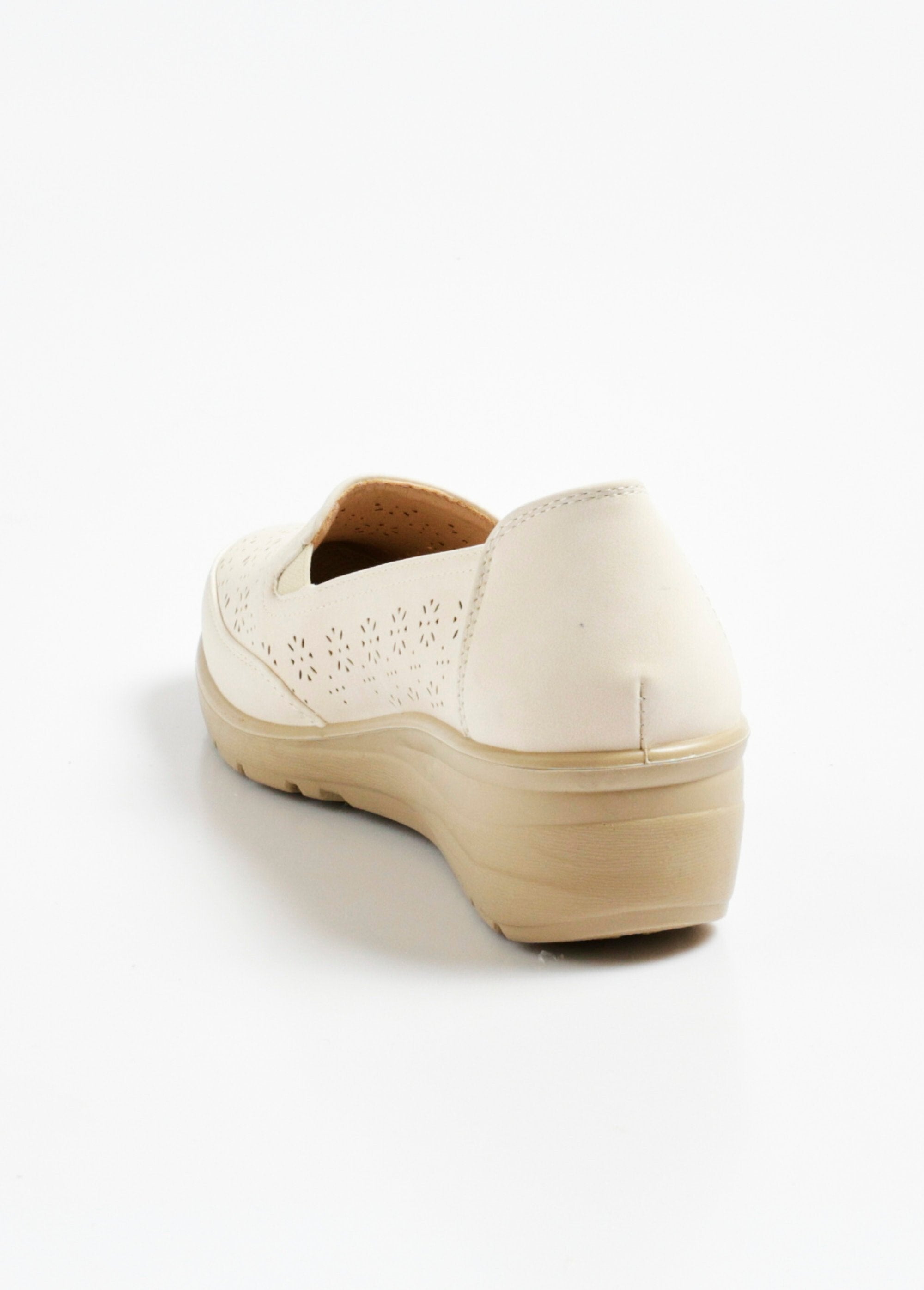 Openwork_comfort_loafer_with_elastic_sides_Beige_DO1_slim
