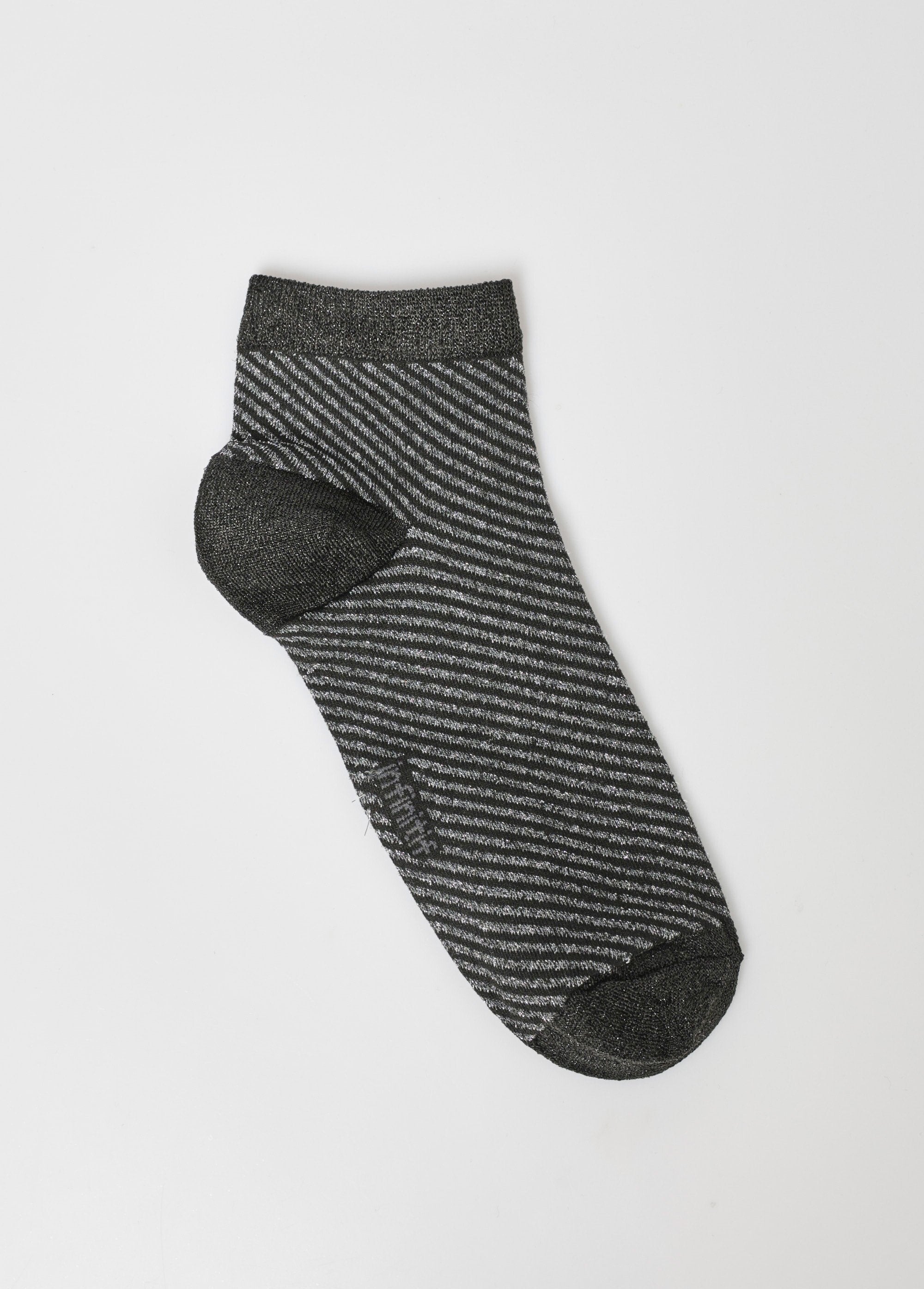 Pair_of_socks,_metallic_pattern_Gray_stripe_DE1_slim