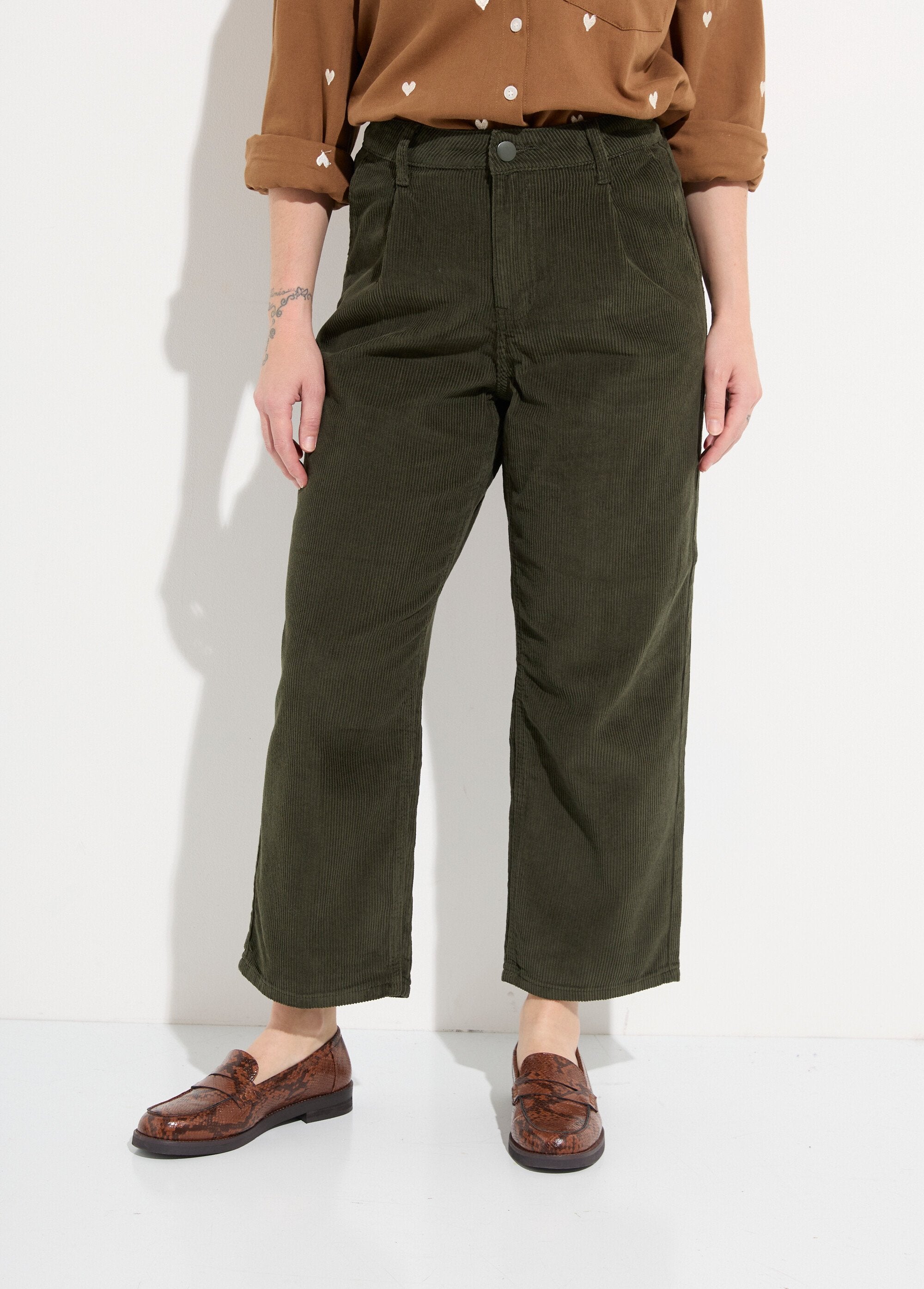 Pantalon_large_velours,_spécial_PETITE_Kaki_FA1_slim