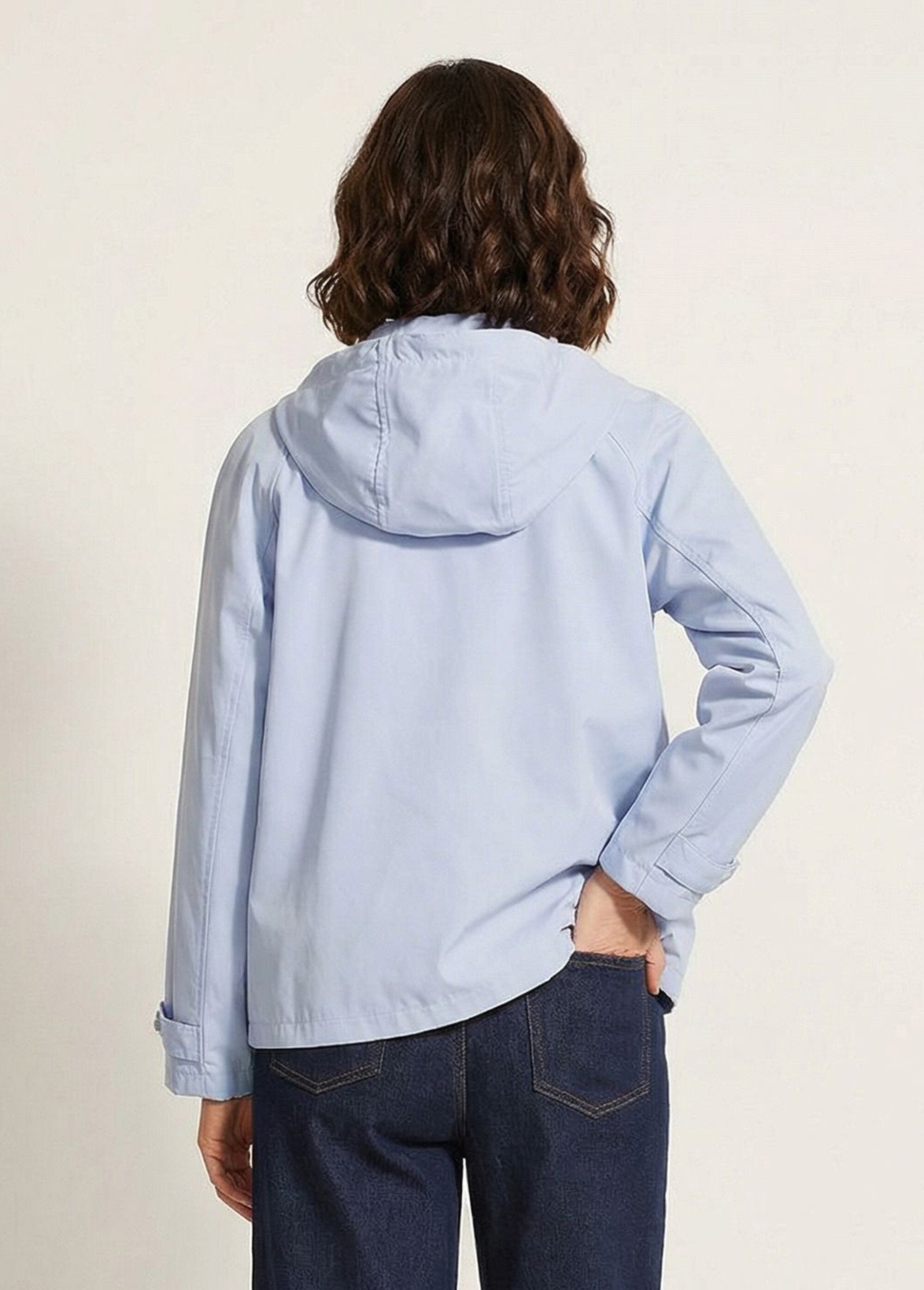 Lightweight,_water-repellent_short_parka_Sky_DO1_slim