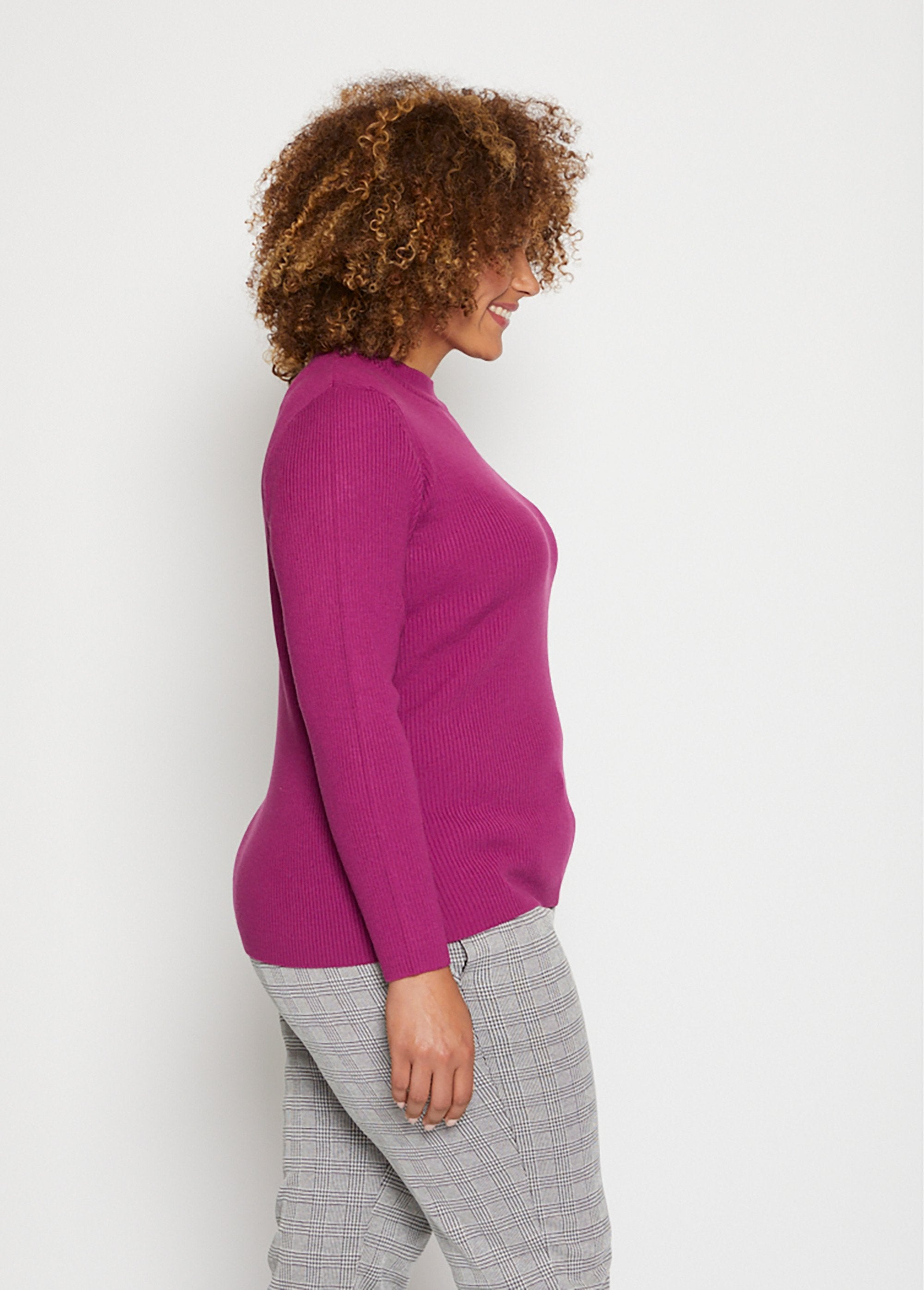 Pull_court_col_montant_maille_côtelée_Cyclamen_DR1_curvy