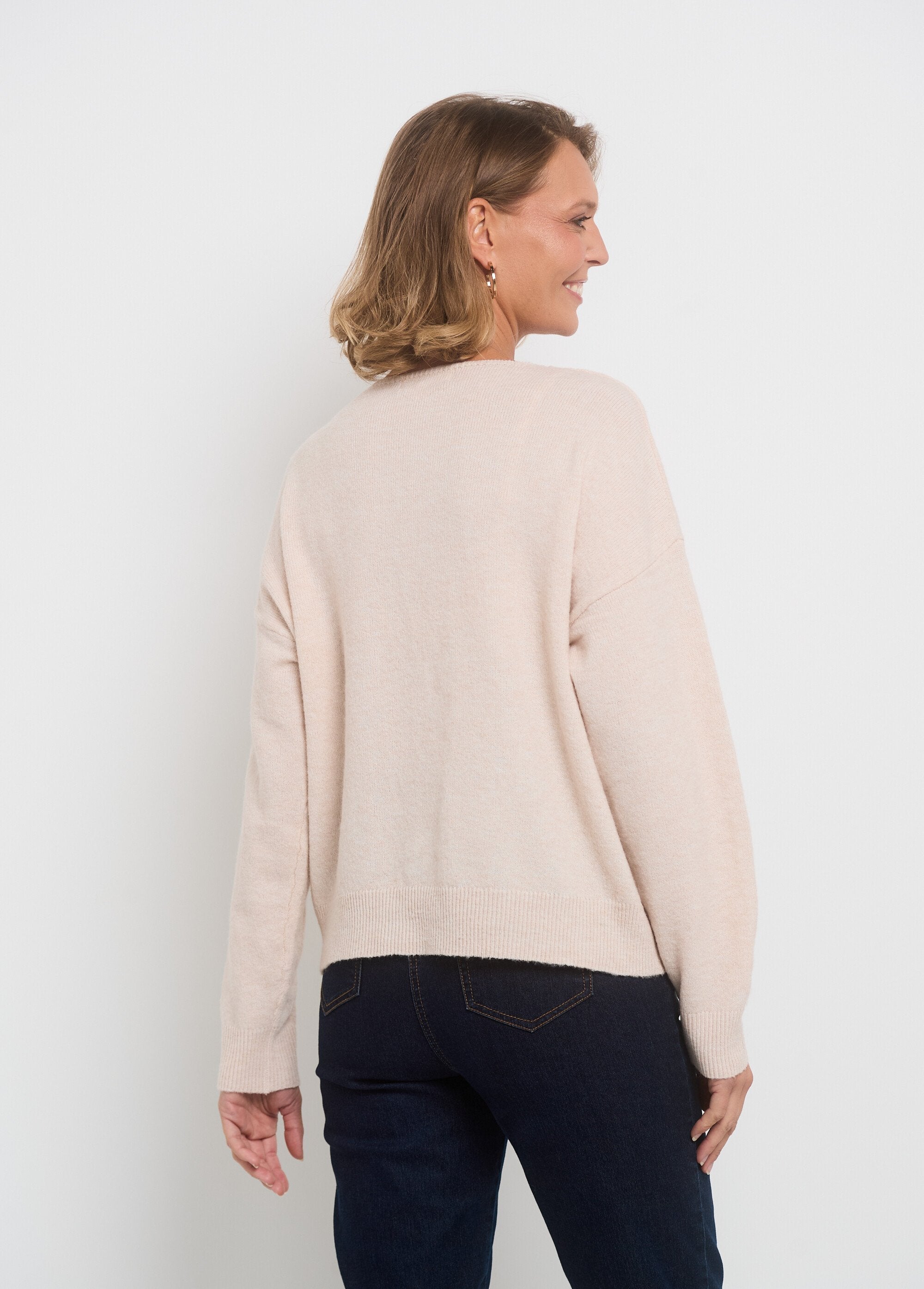 Long_sleeve_sweater_with_heart_embroidery_Beige_DO1_slim