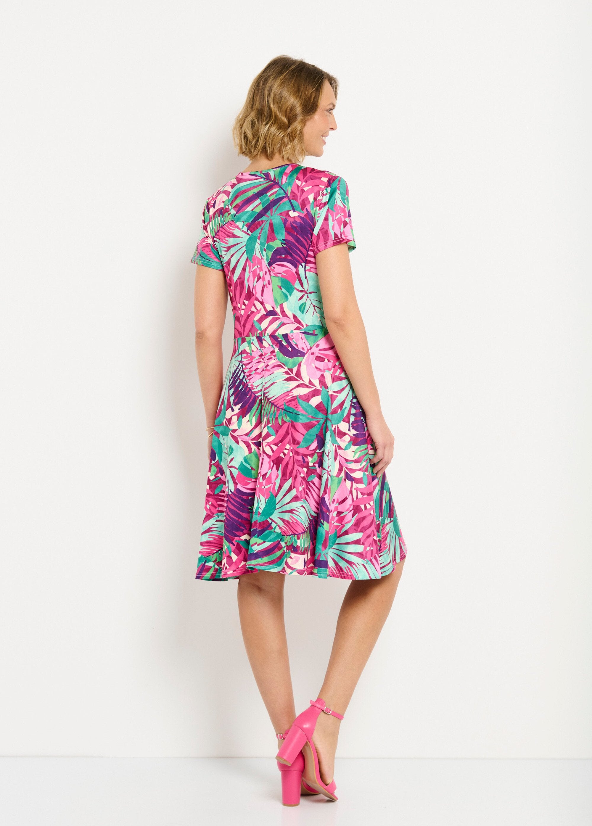 Short_V-neck_dress_with_exotic_print_Multicolor_DO1_slim