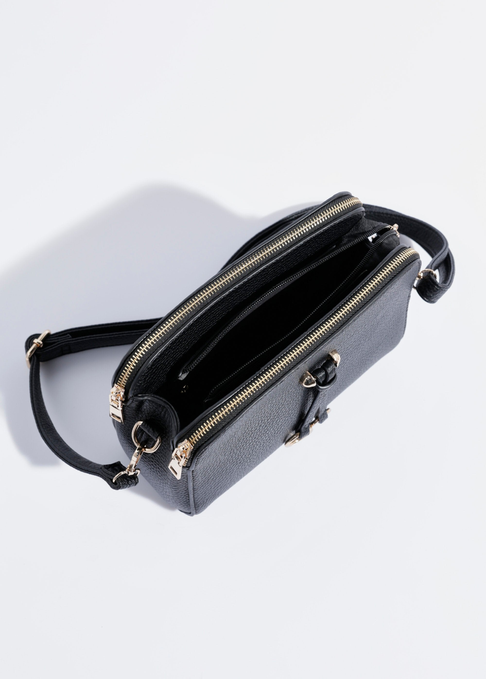 Compact_multi-pocket_bag_with_metal_detail_Black_DE1_slim
