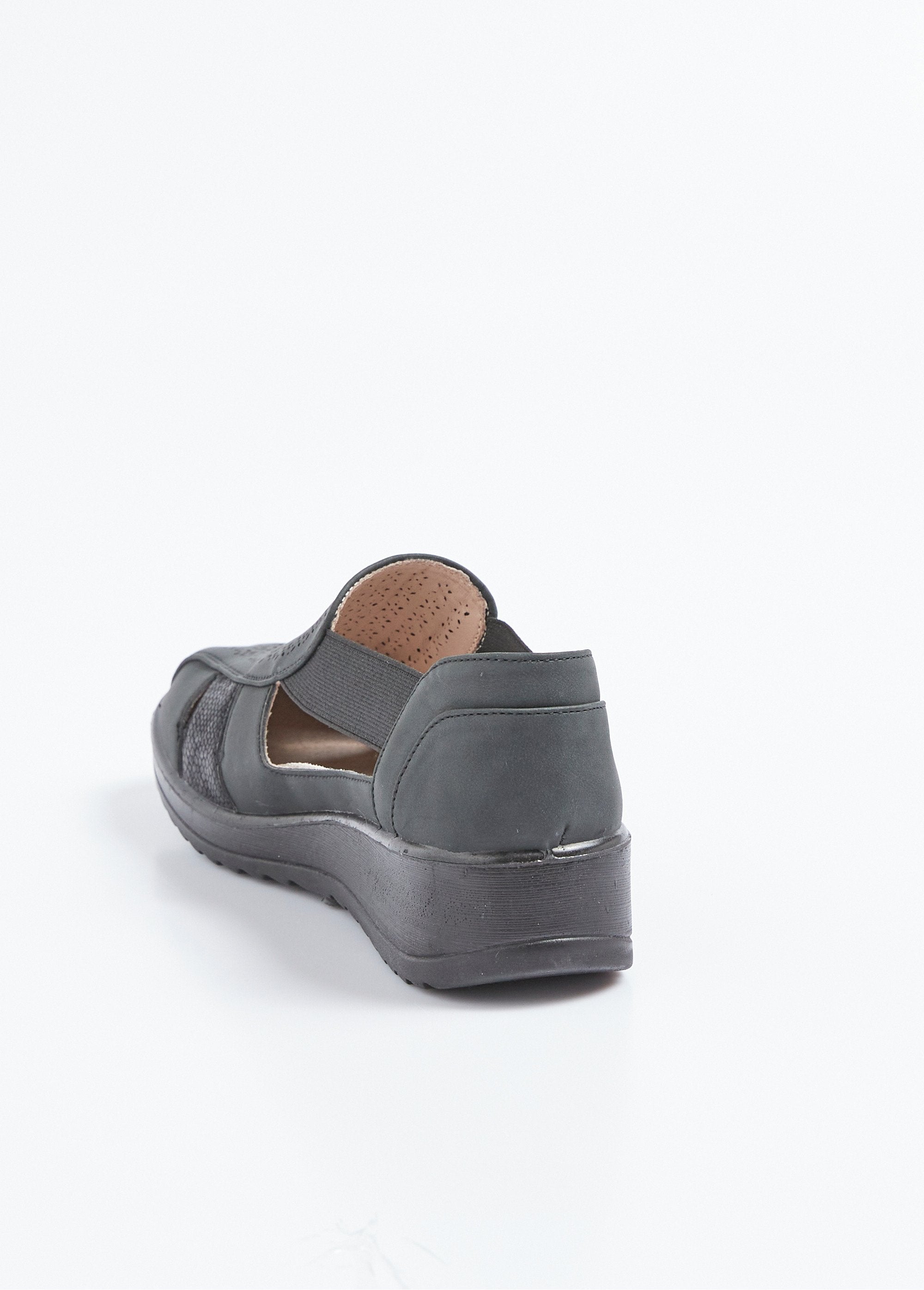 Elasticated_comfort_width_sandals_Black_DO1_slim
