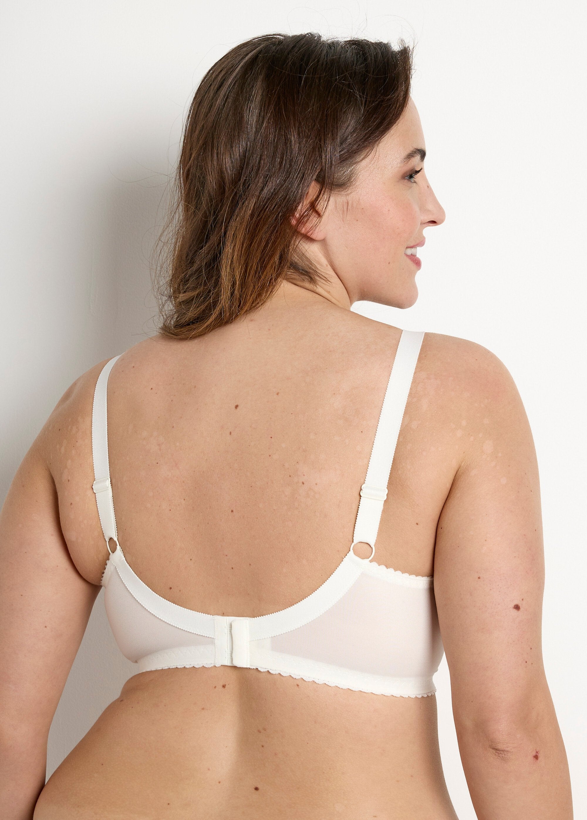 Non-wired_bra_with_striped_tulle_effect_Ivory_DO1_curvy
