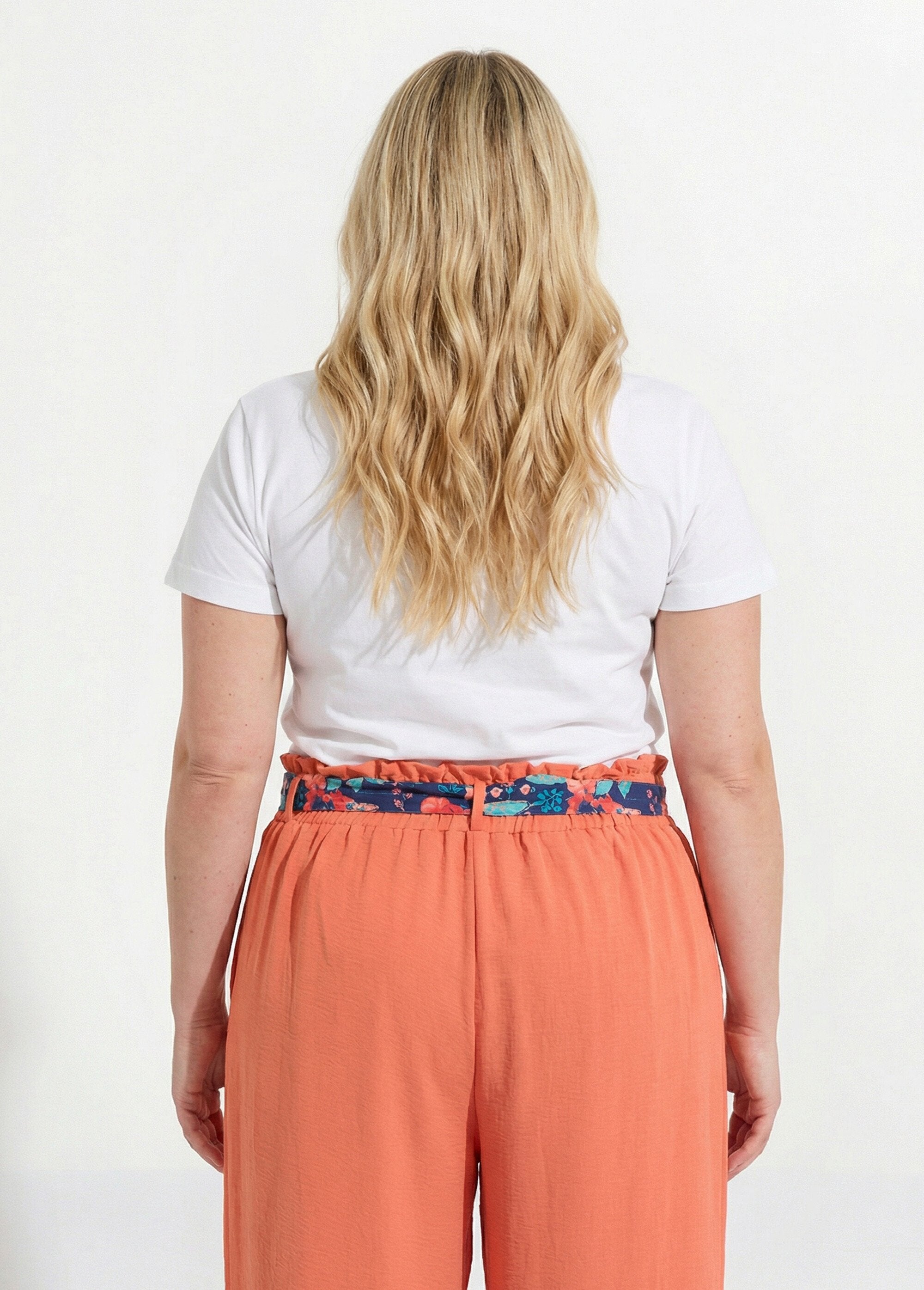 Crew_neck_T-shirt_with_heart_embroidery_White_and_gold_DO1_curvy