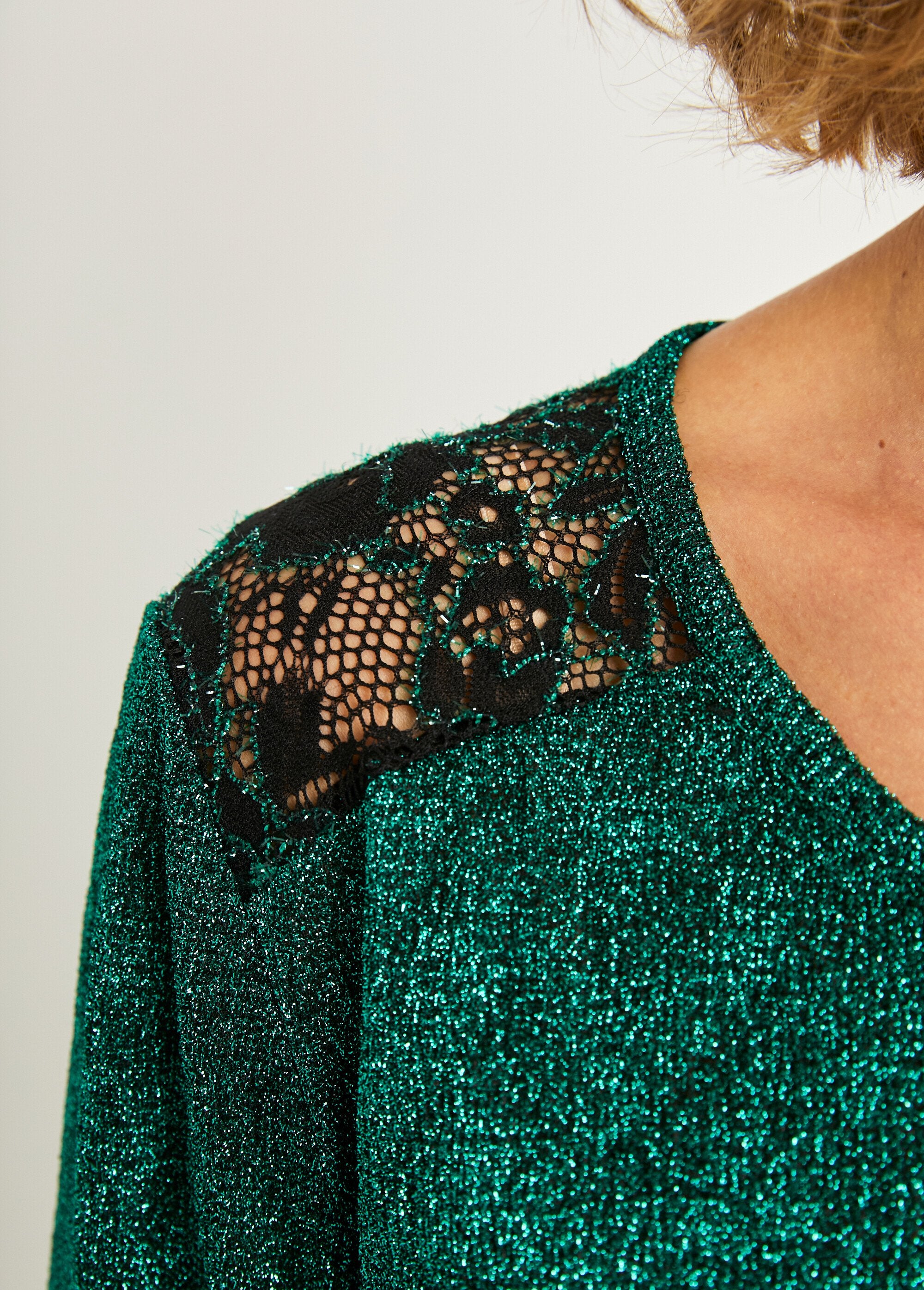Plain_lace_short_t-shirt_with_round_neck_and_jewel_Green_DE5_slim