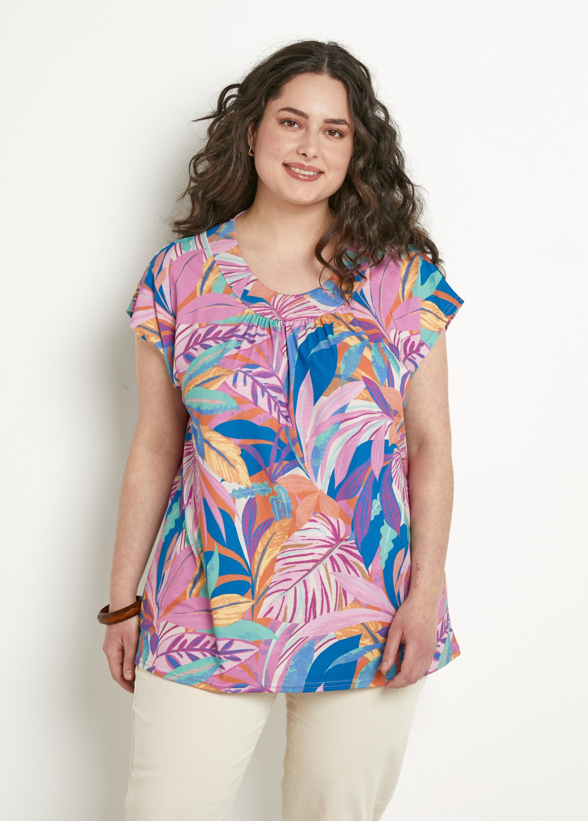 Loose_long_t-shirt_with_short_sleeves_and_print_Pink_and_blue_FA1_curvy