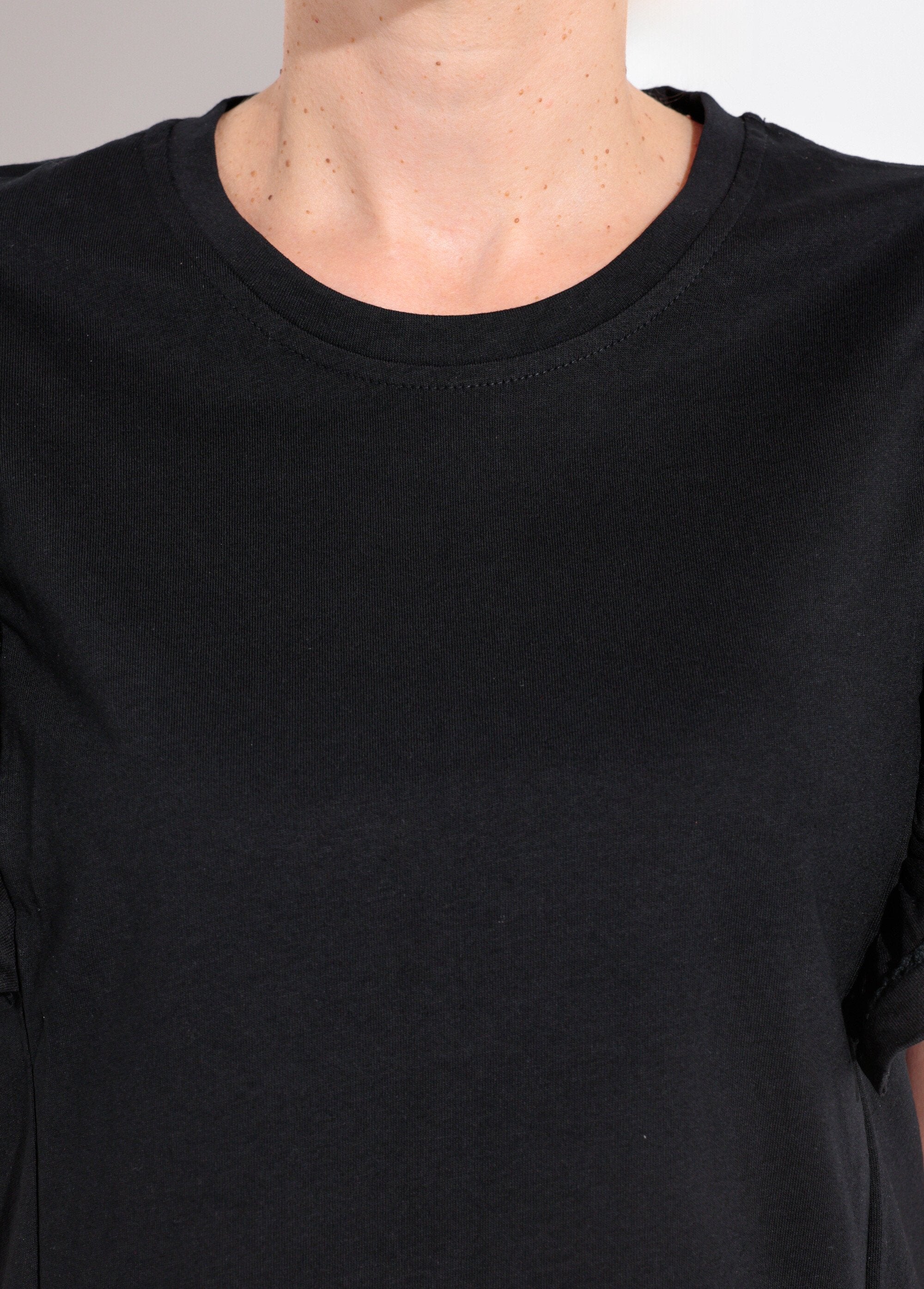 Openwork_ruffled_short-sleeved_T-shirt_Black_DE1_slim