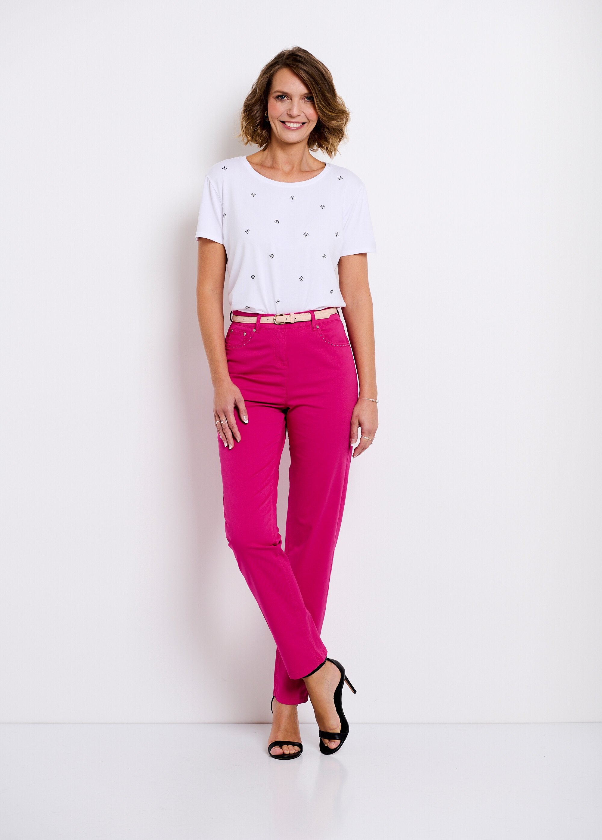 Plain_rhinestone_round_neck_short_sleeve_t-shirt_White_SF1_slim