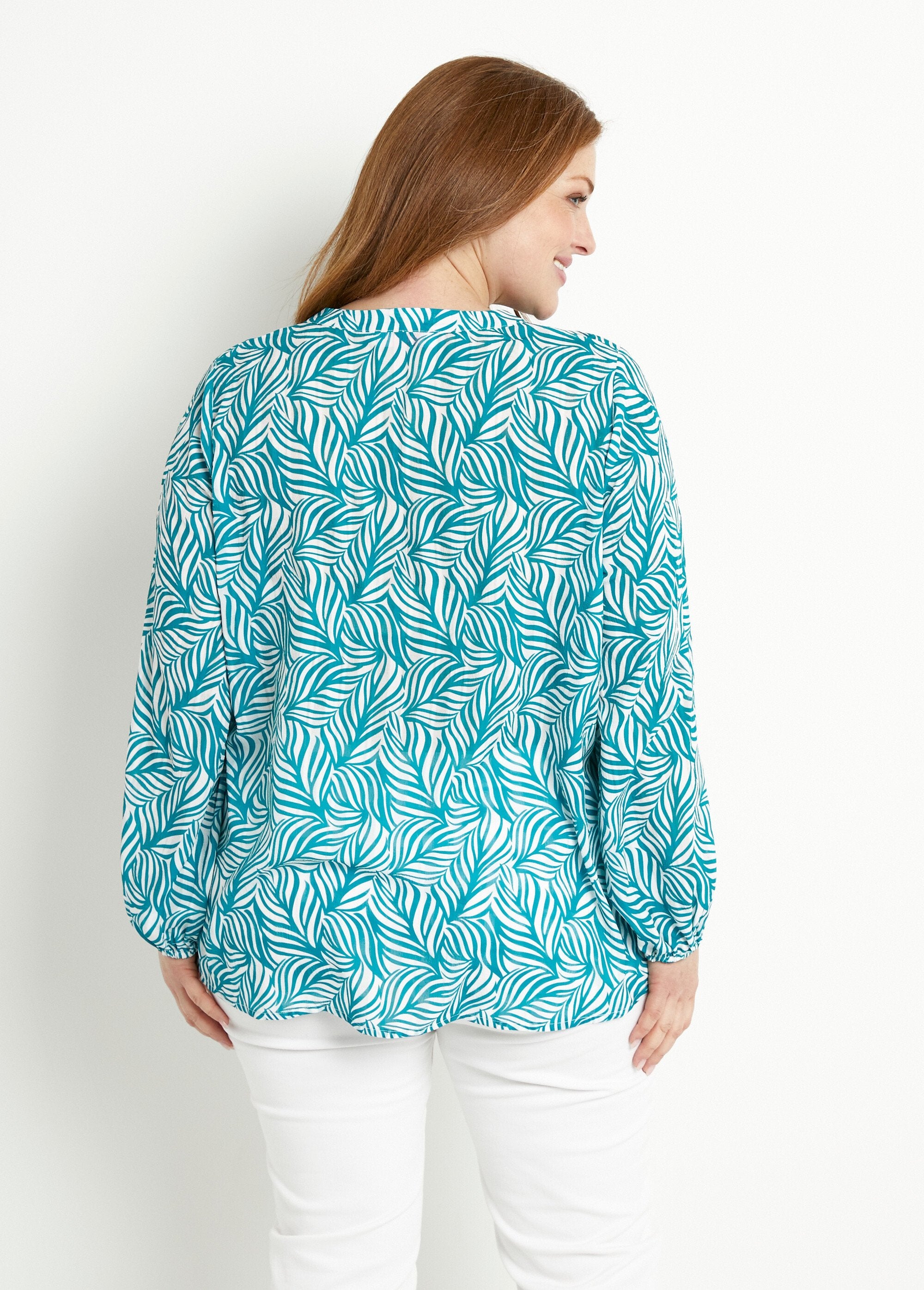 Long_buttoned_tunic_with_3/4_sleeves_Green_and_white_DO1_curvy