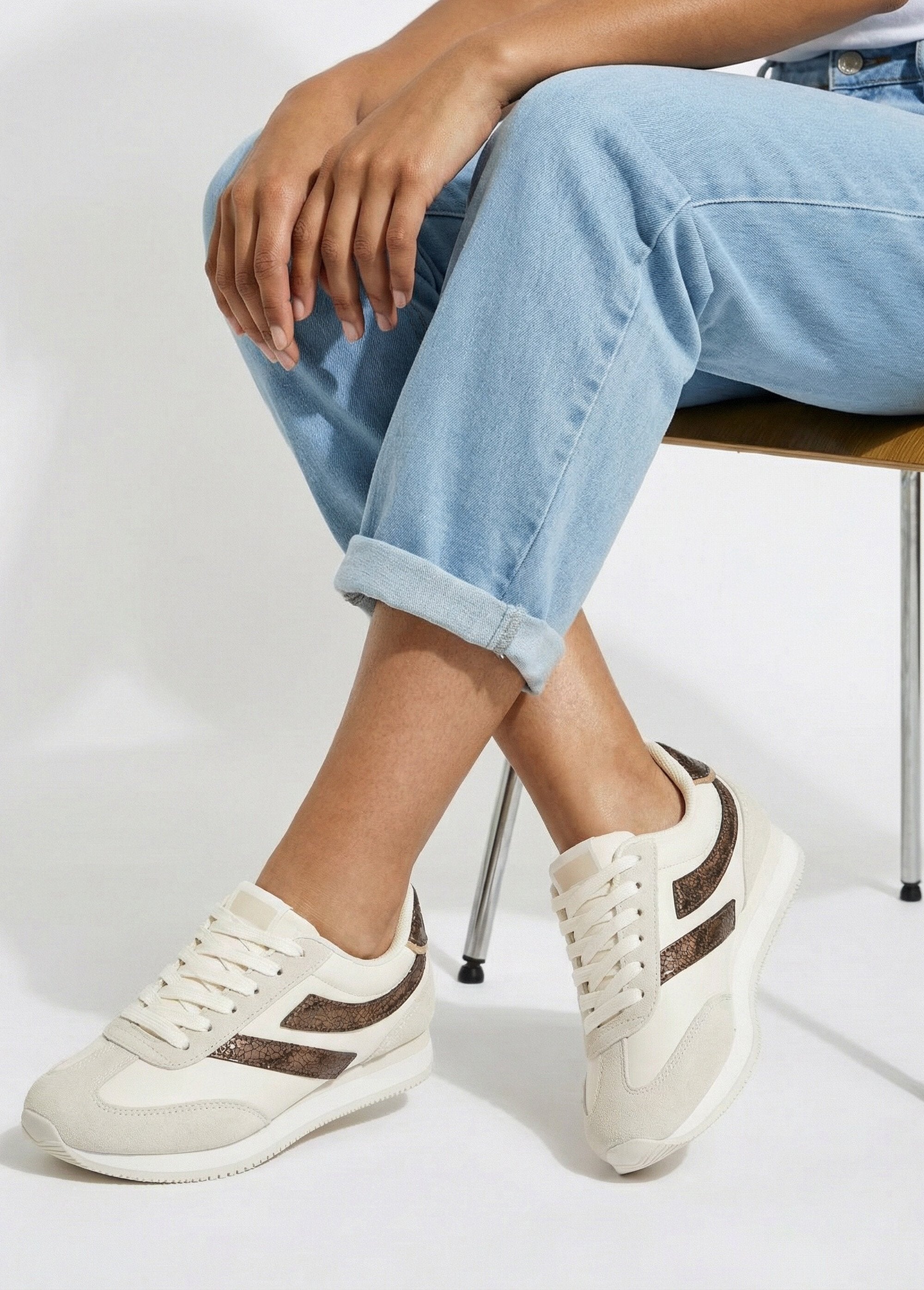 Sporty-looking_sneakers_+_fancy_laces_Beige_SF1_slim