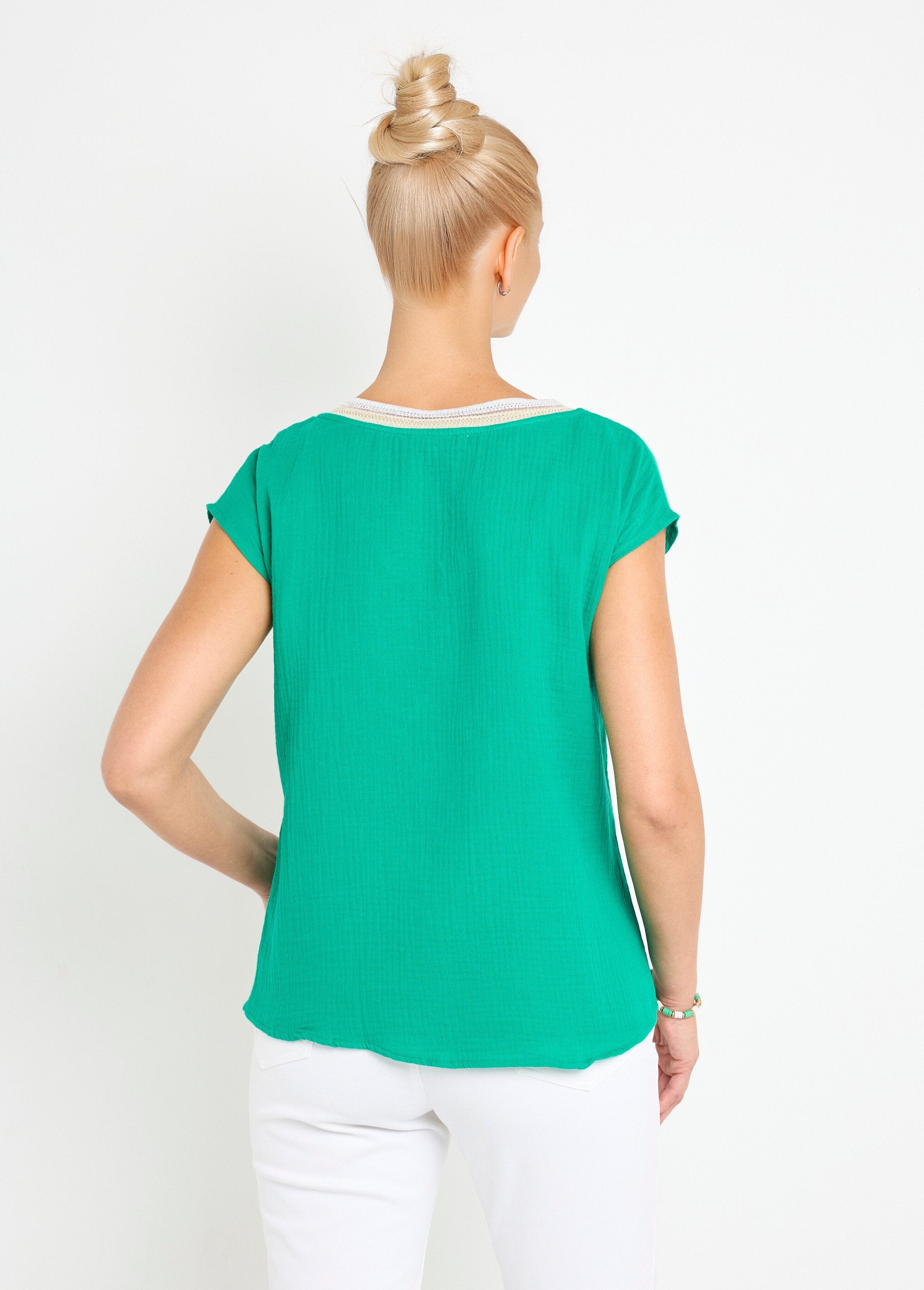 Cotton_gauze_blouse_with_V-neck_braid_Green_DO1_slim