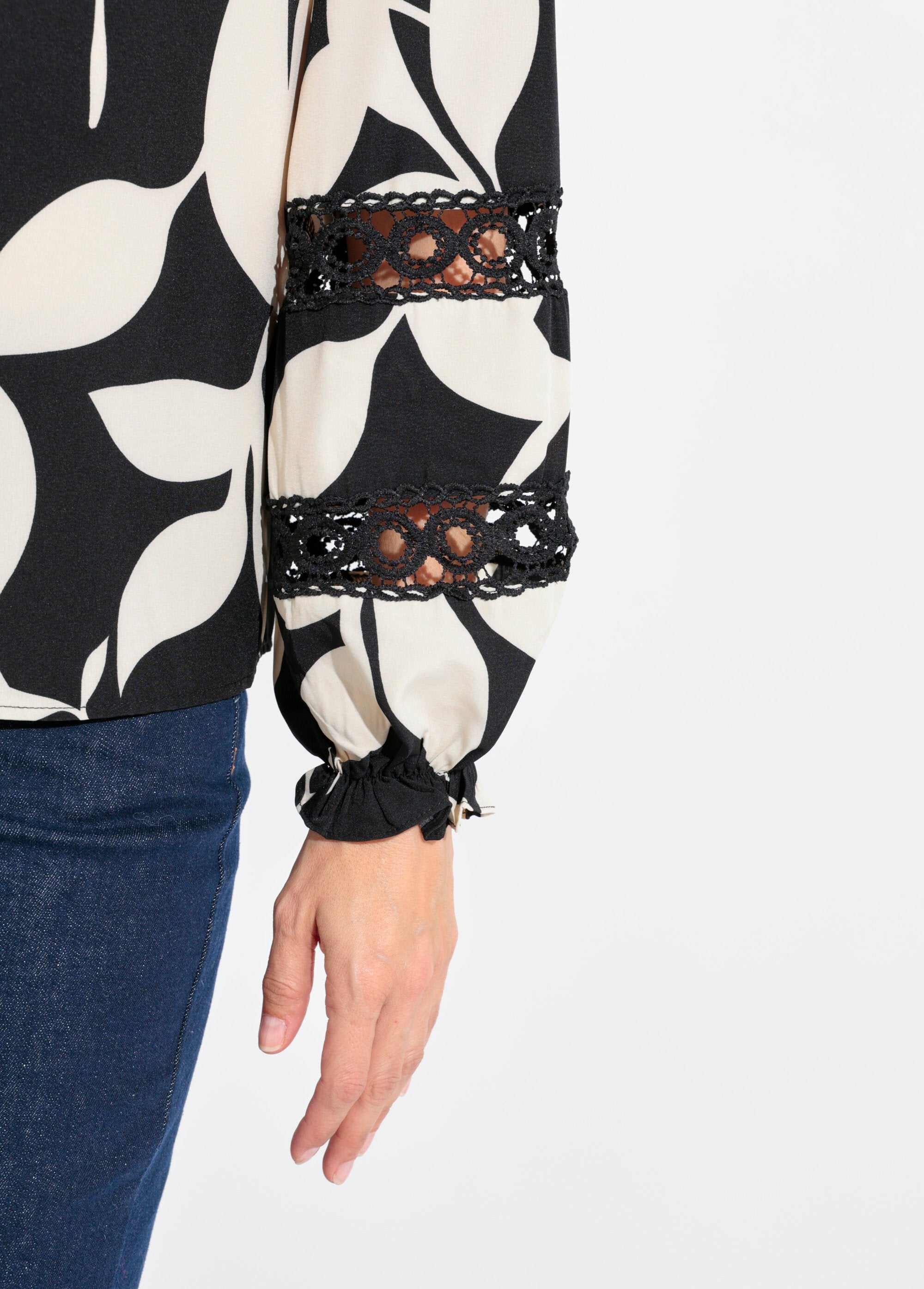 Graphic_pattern_blouse_with_lace_details_Black_and_white_DE2_slim