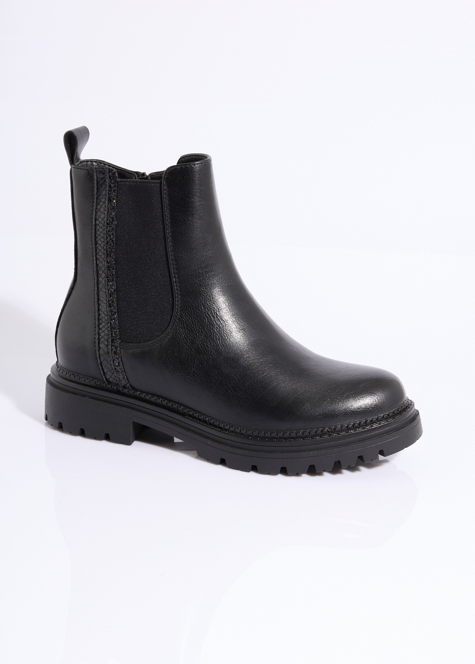 Notched_Chelsea_boots_with_material_details_Black_FA1_slim