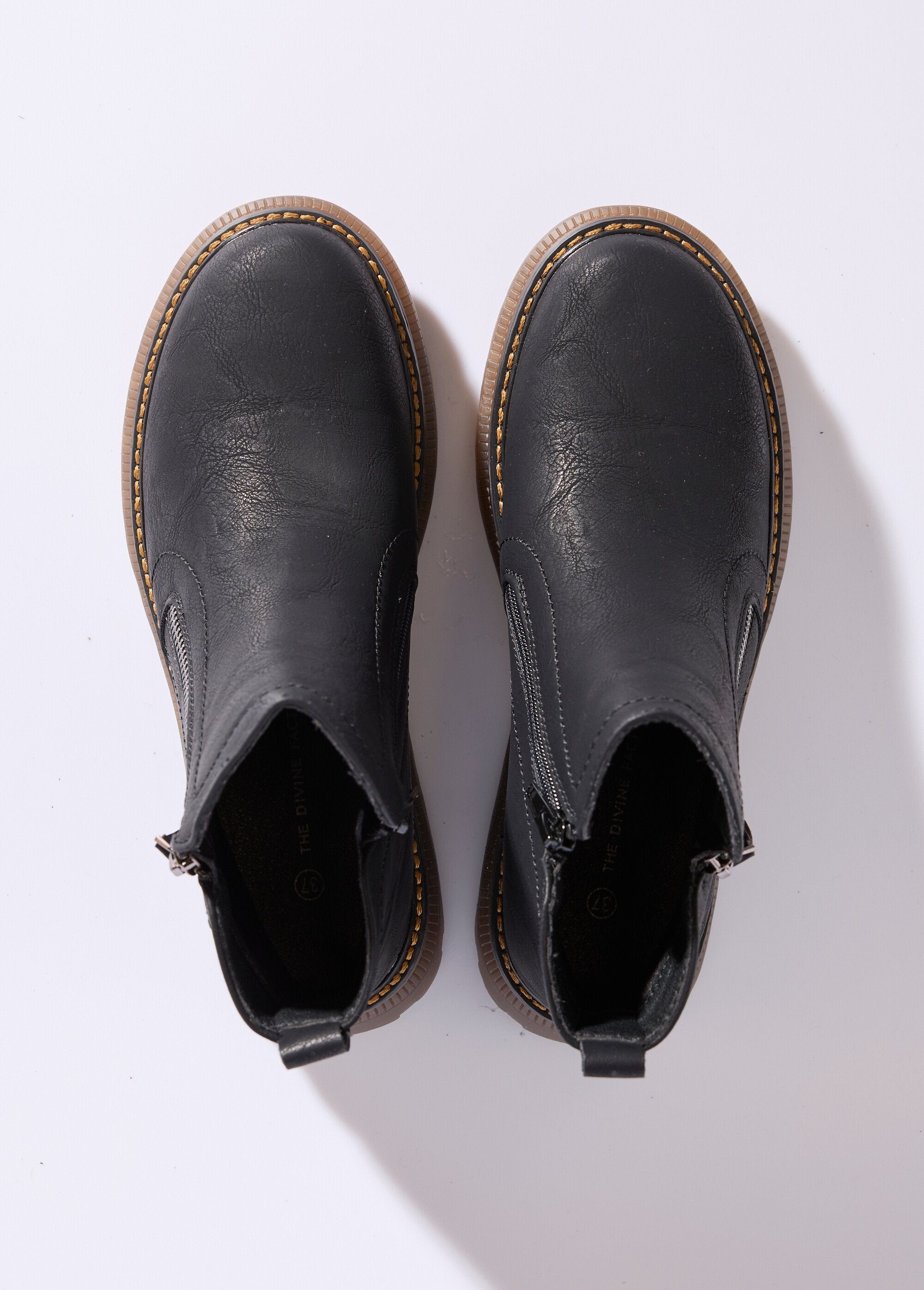 Zipped_boots_with_contrasting_stitching_Black_OV1_slim