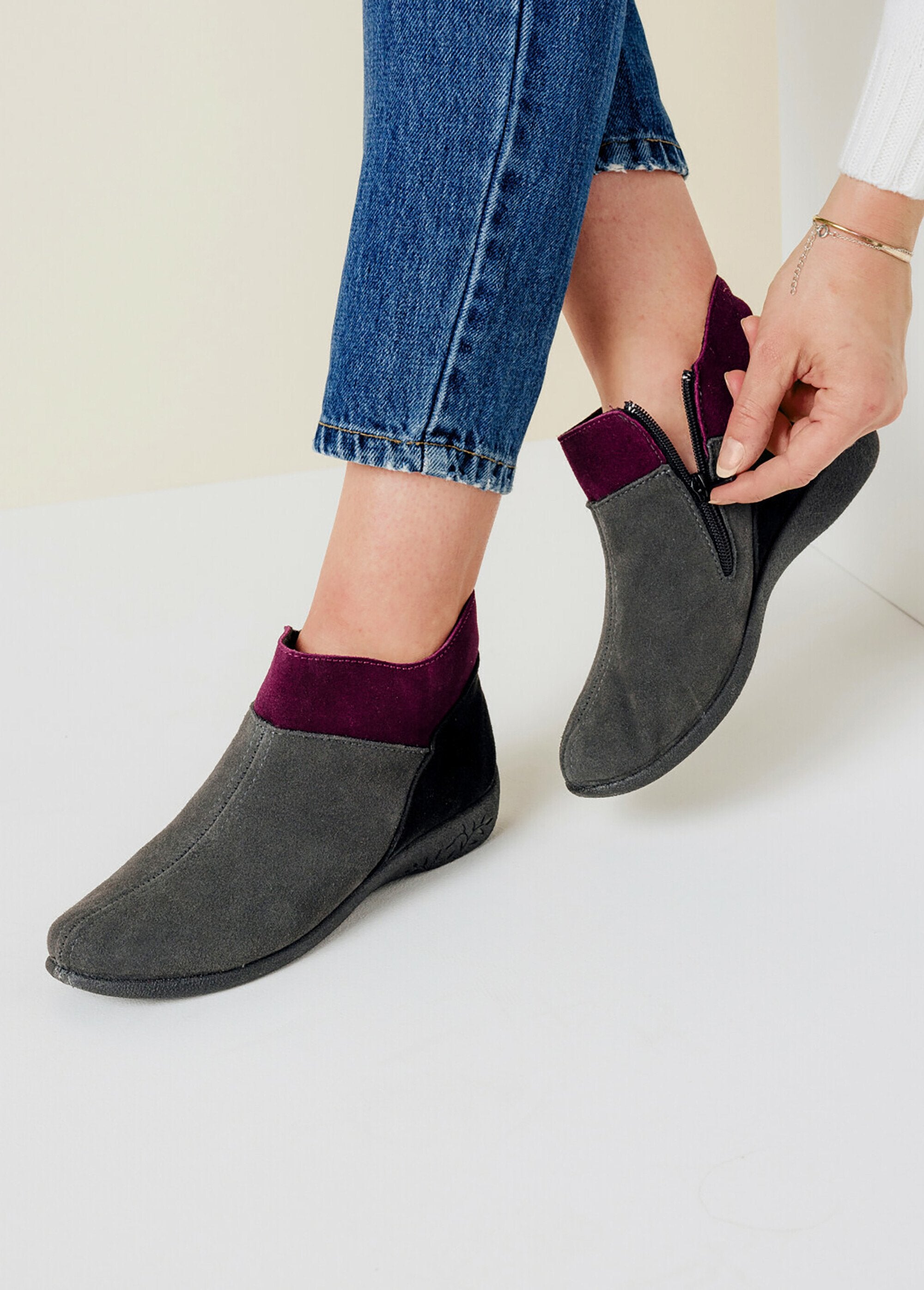 Comfort_width_zipped_boots_in_suede_leather_Gray_and_plum_SF1_slim