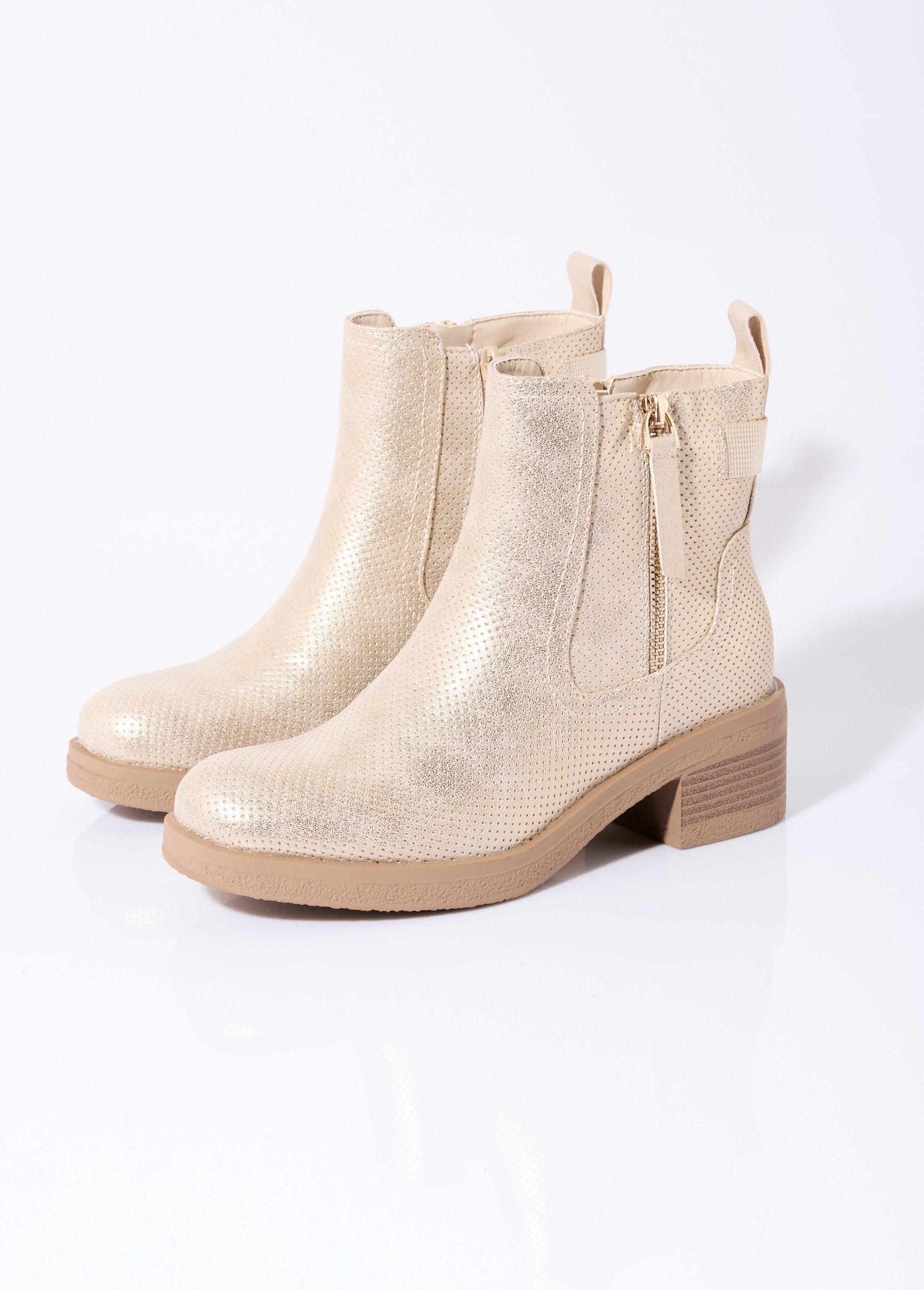 Perforated_ankle_boots_with_heel_and_zip_Golden_DE1_slim