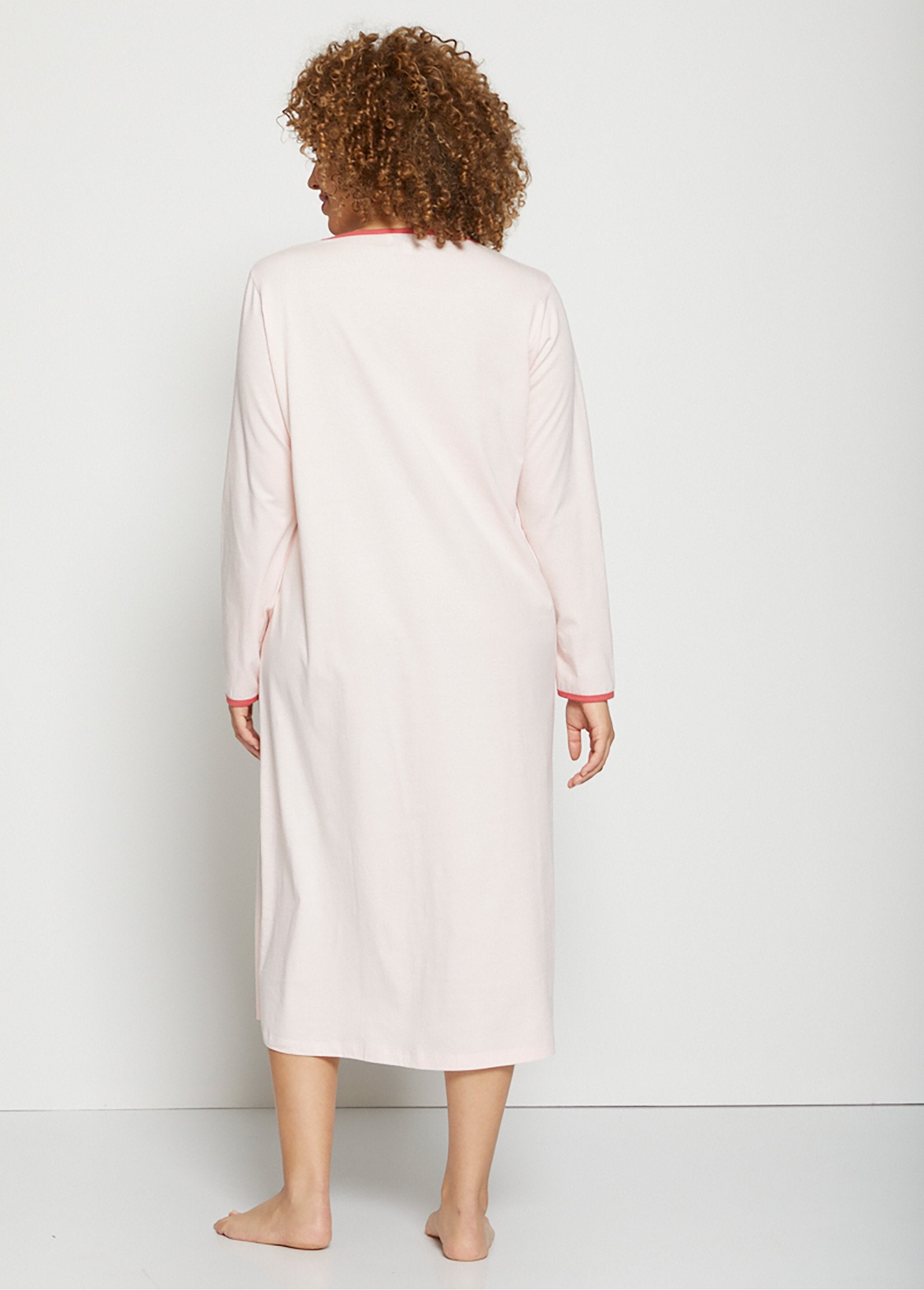 Mid-length_t-shirt_nightgown_Pink_DO1_curvy