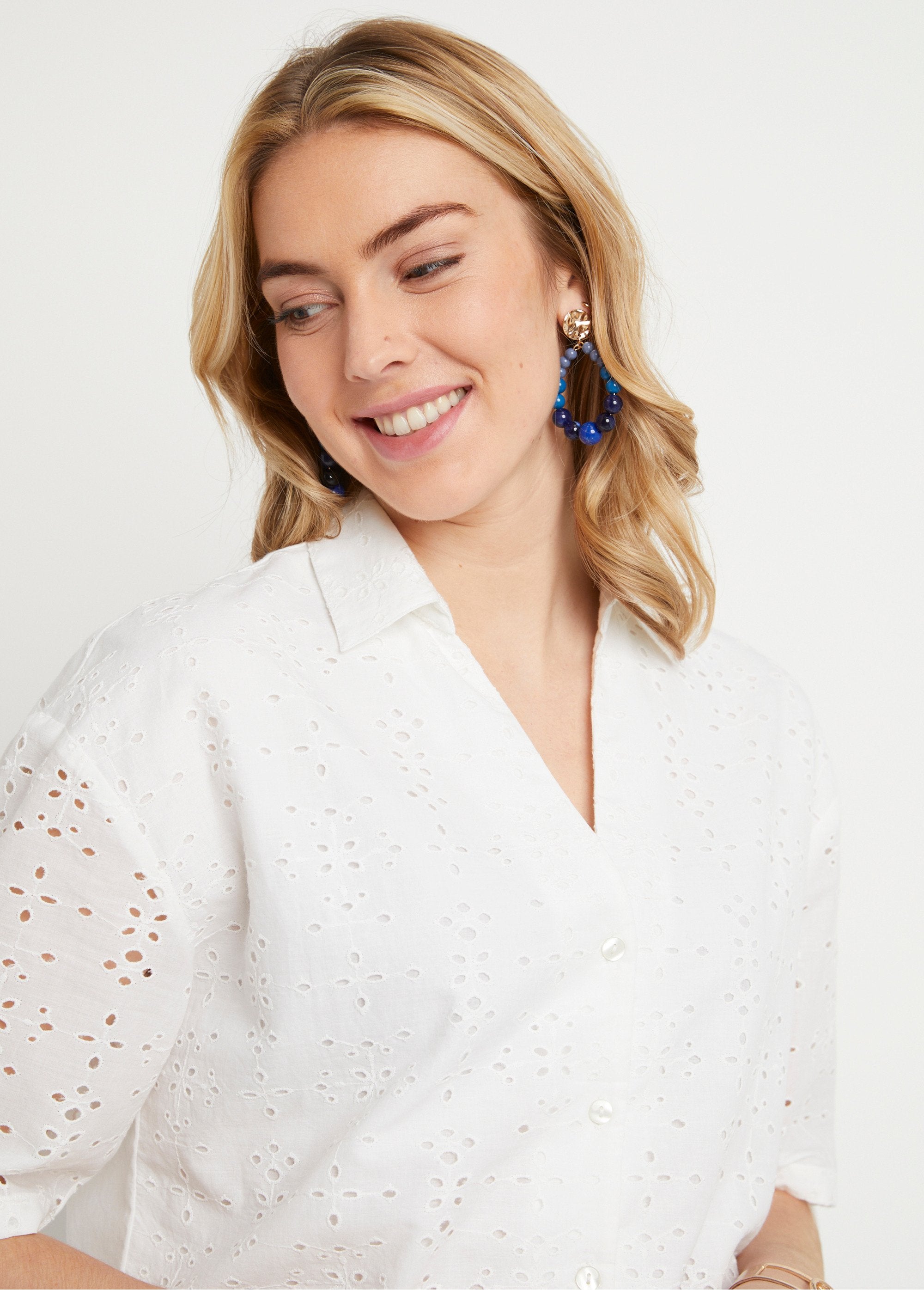 Embroidered_short-sleeved_blouse_White_DE1_slim