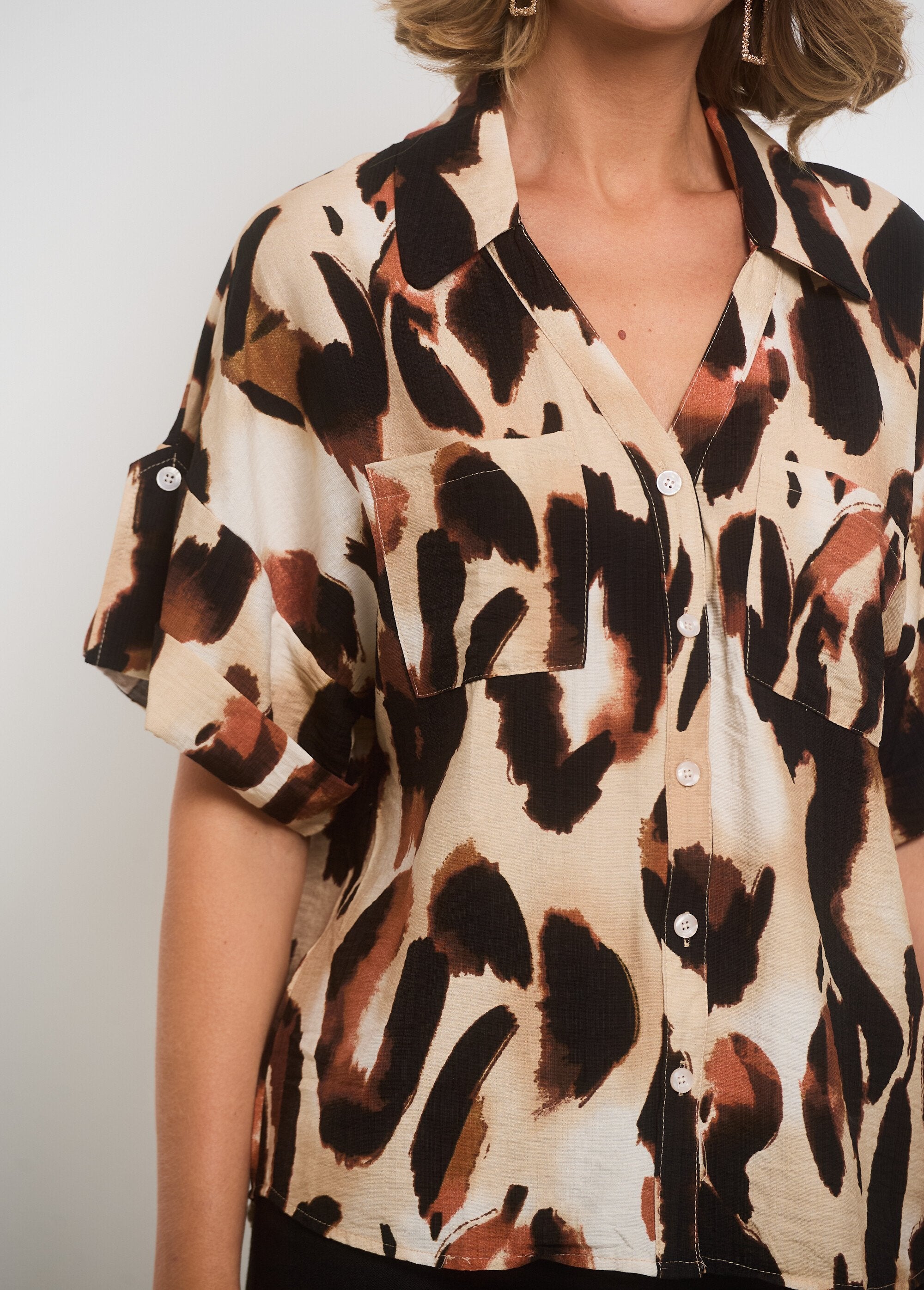 Fancy_short_sleeve_blouse_Brown_print_DE2_slim