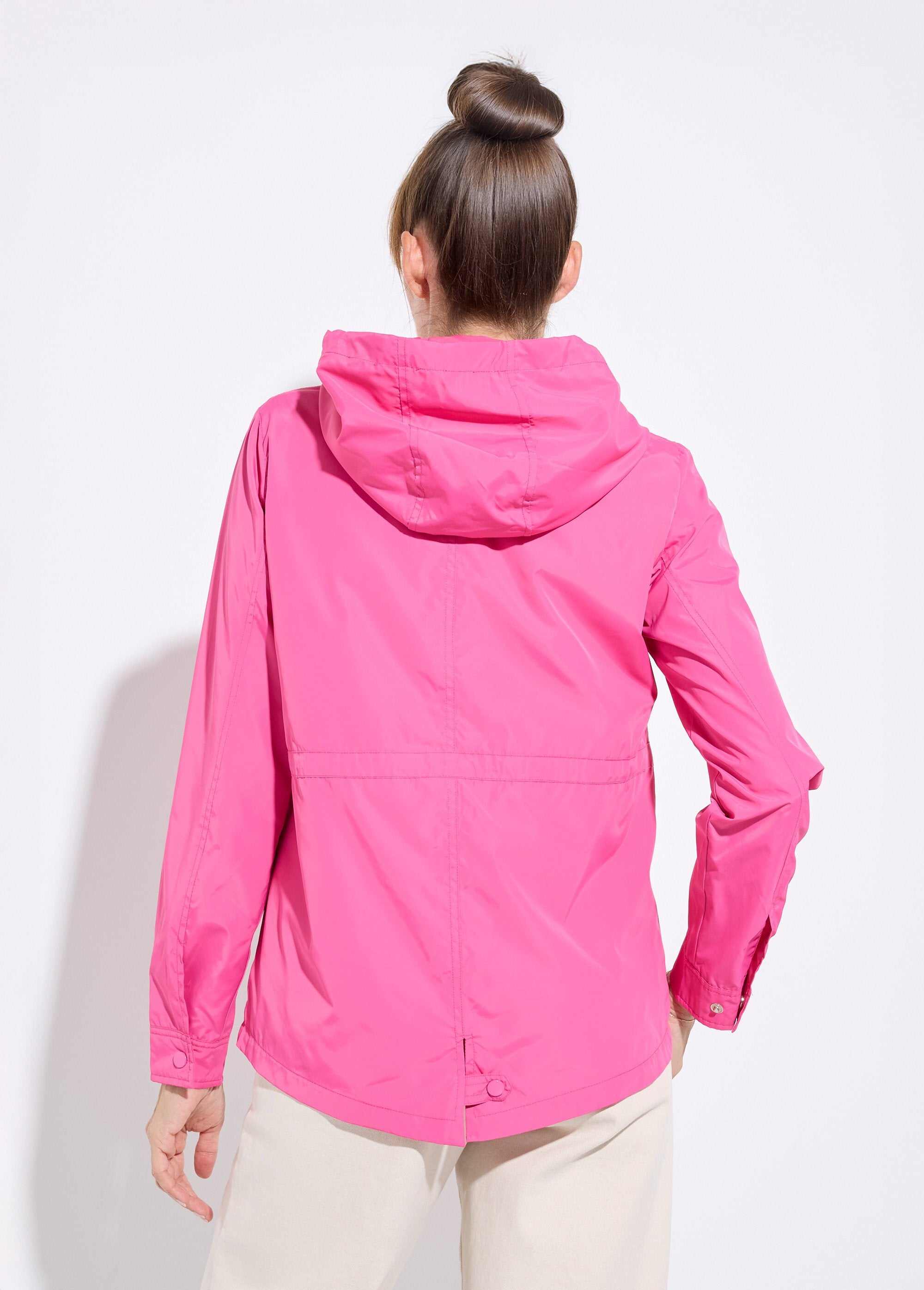 Coupe-vent_capuche_et_taille_resserrée_Fuchsia_DO1_slim