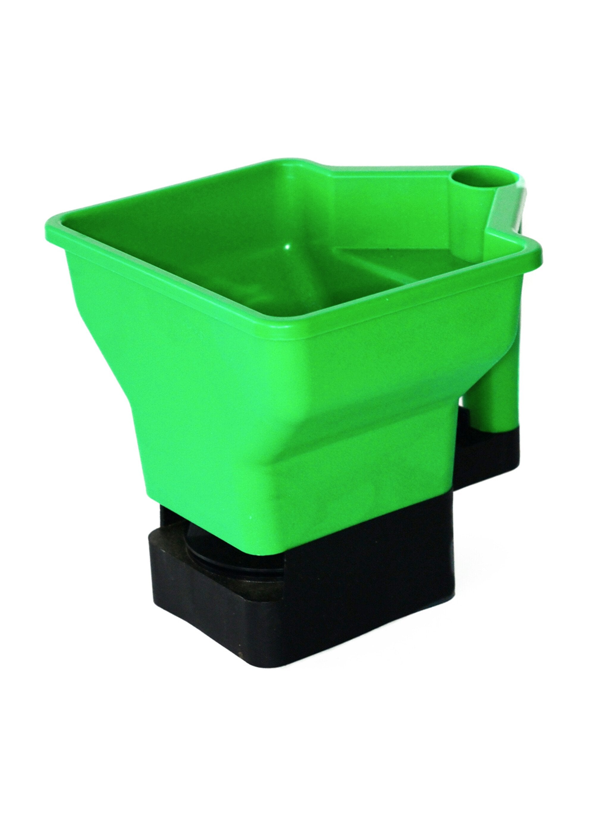 Manual_spreader_for_seeds_or_fertilizer_Green_FA1_slim