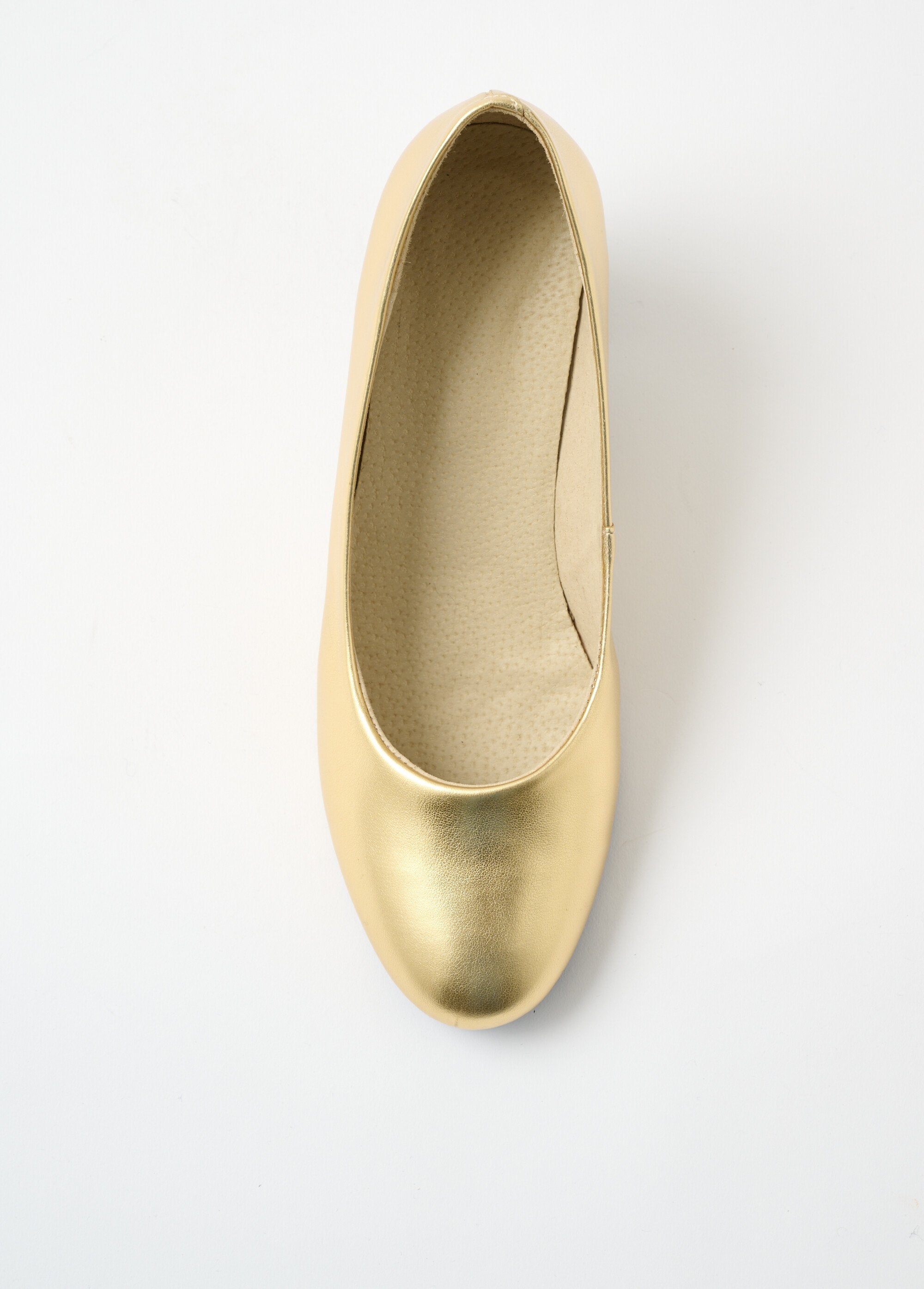 Comfortable_wide_leather_pump_with_round_toe_Golden_OV1_slim