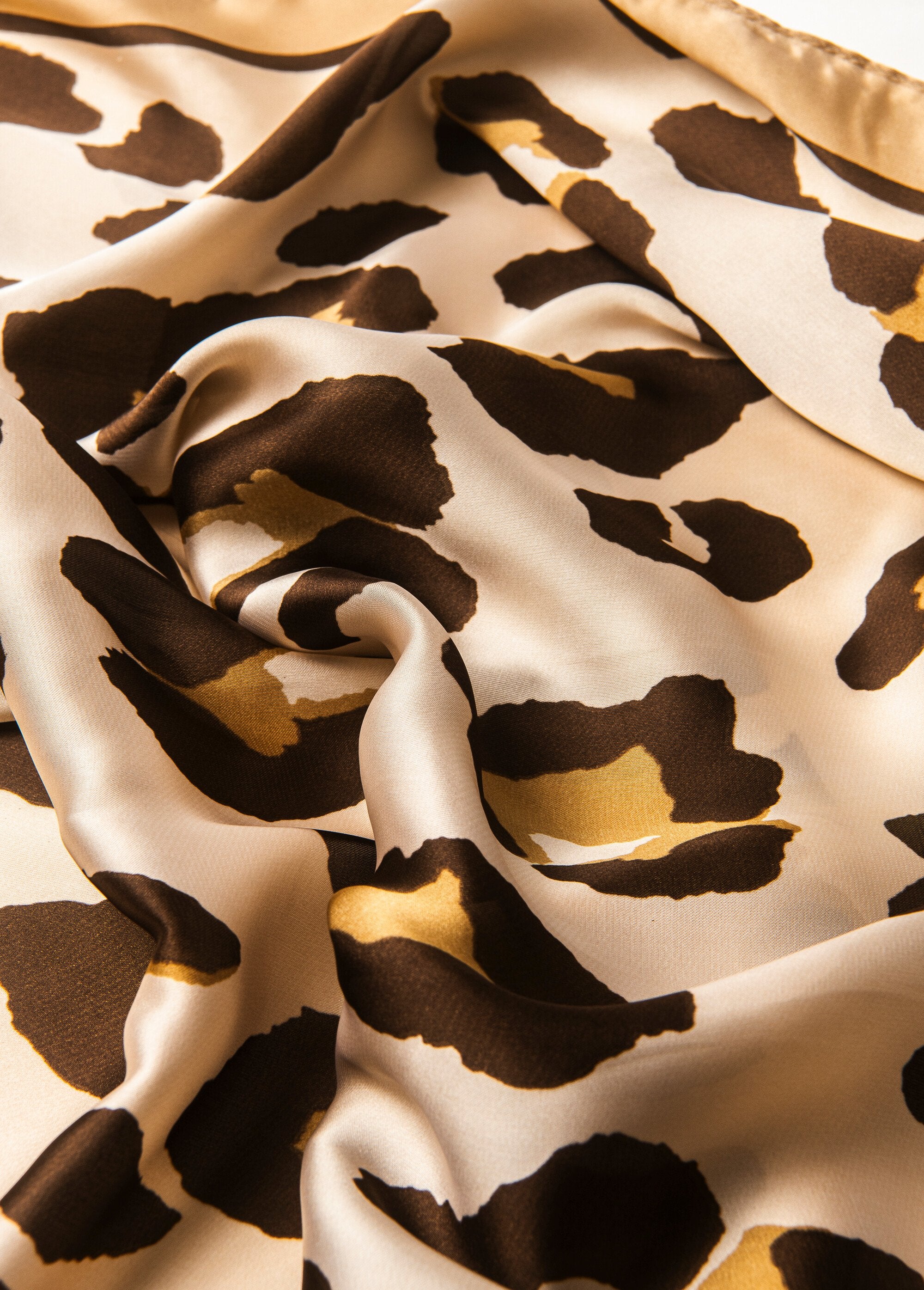 Leopard_print_satin-look_square_scarf_Beige_and_brown_DE1_slim