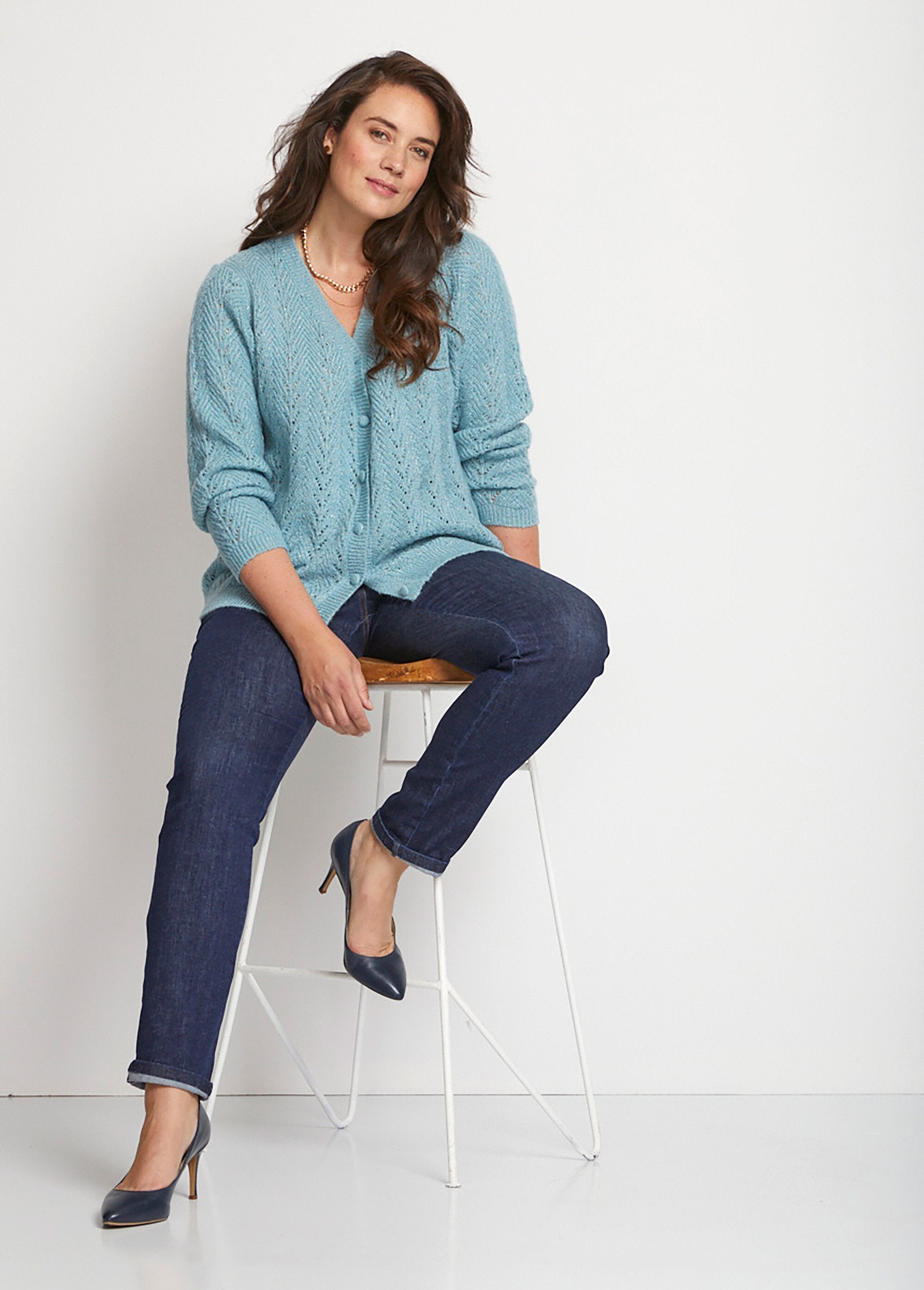 Buttoned_vest_with_recycled_fibers_Aqua_SF1_curvy