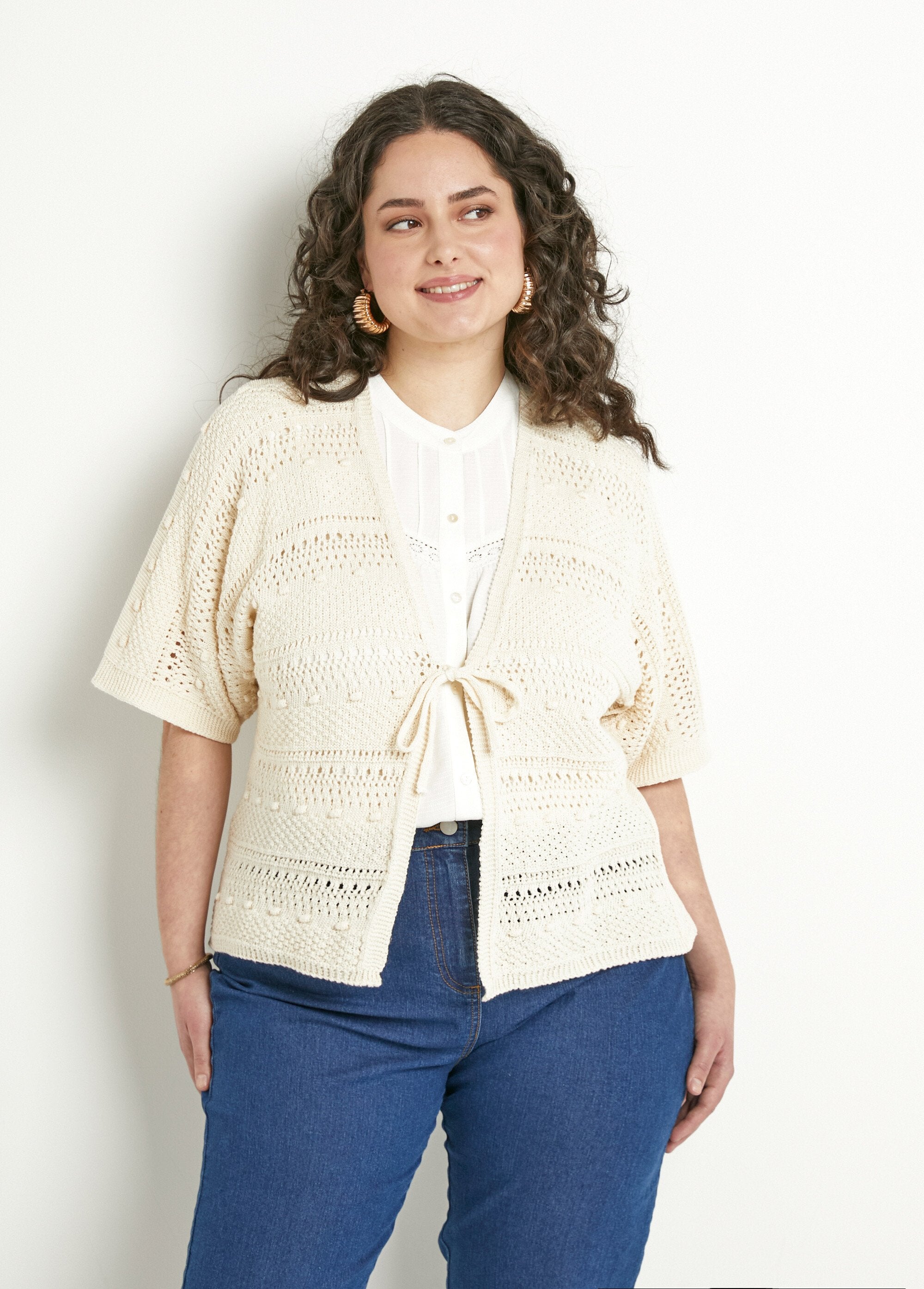 Short_openwork_V-neck_tie-up_vest_with_short_sleeves_String_FA1_curvy