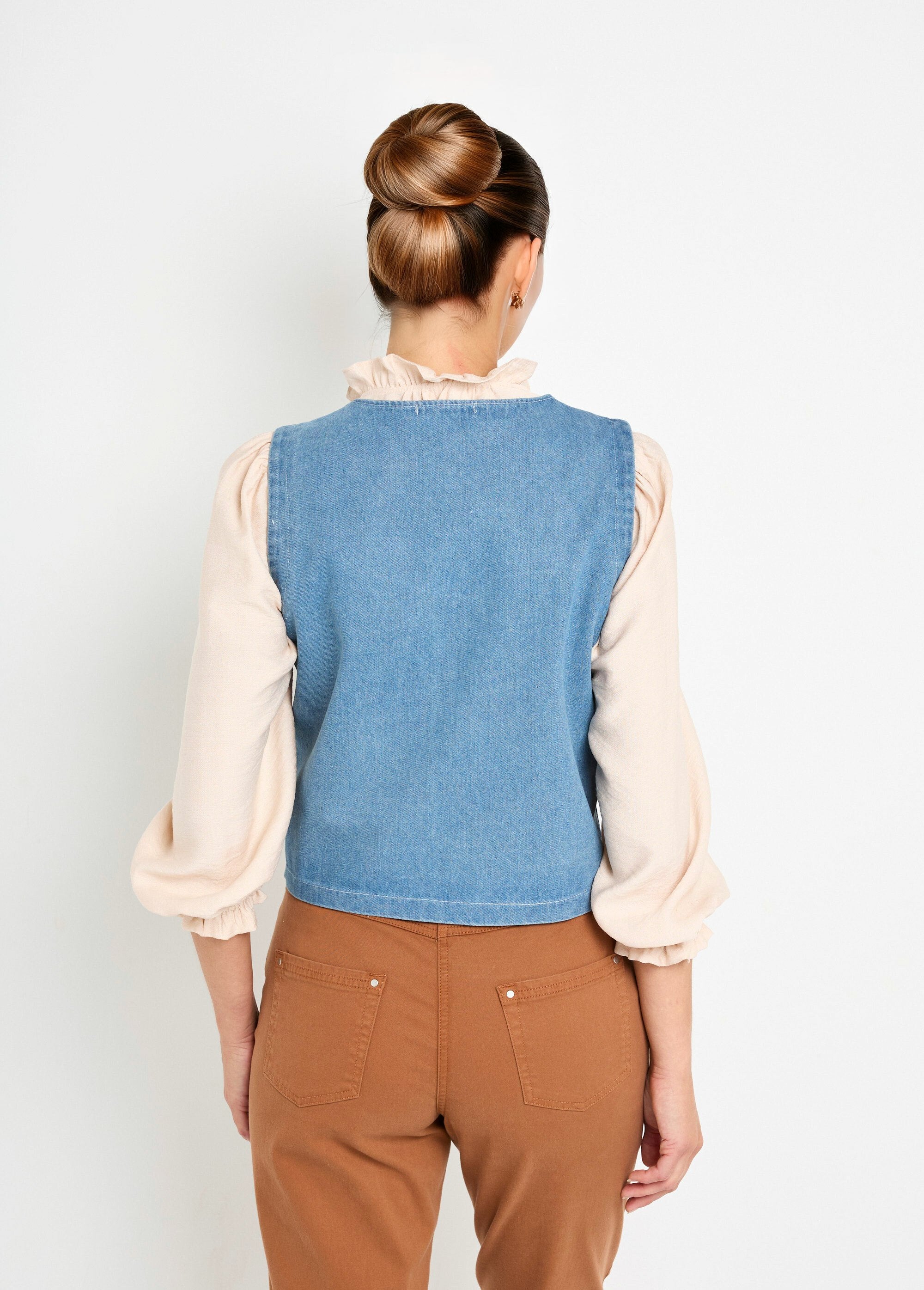 Sleeveless_embroidered_denim_vest_Blue_jeans_DO1_slim
