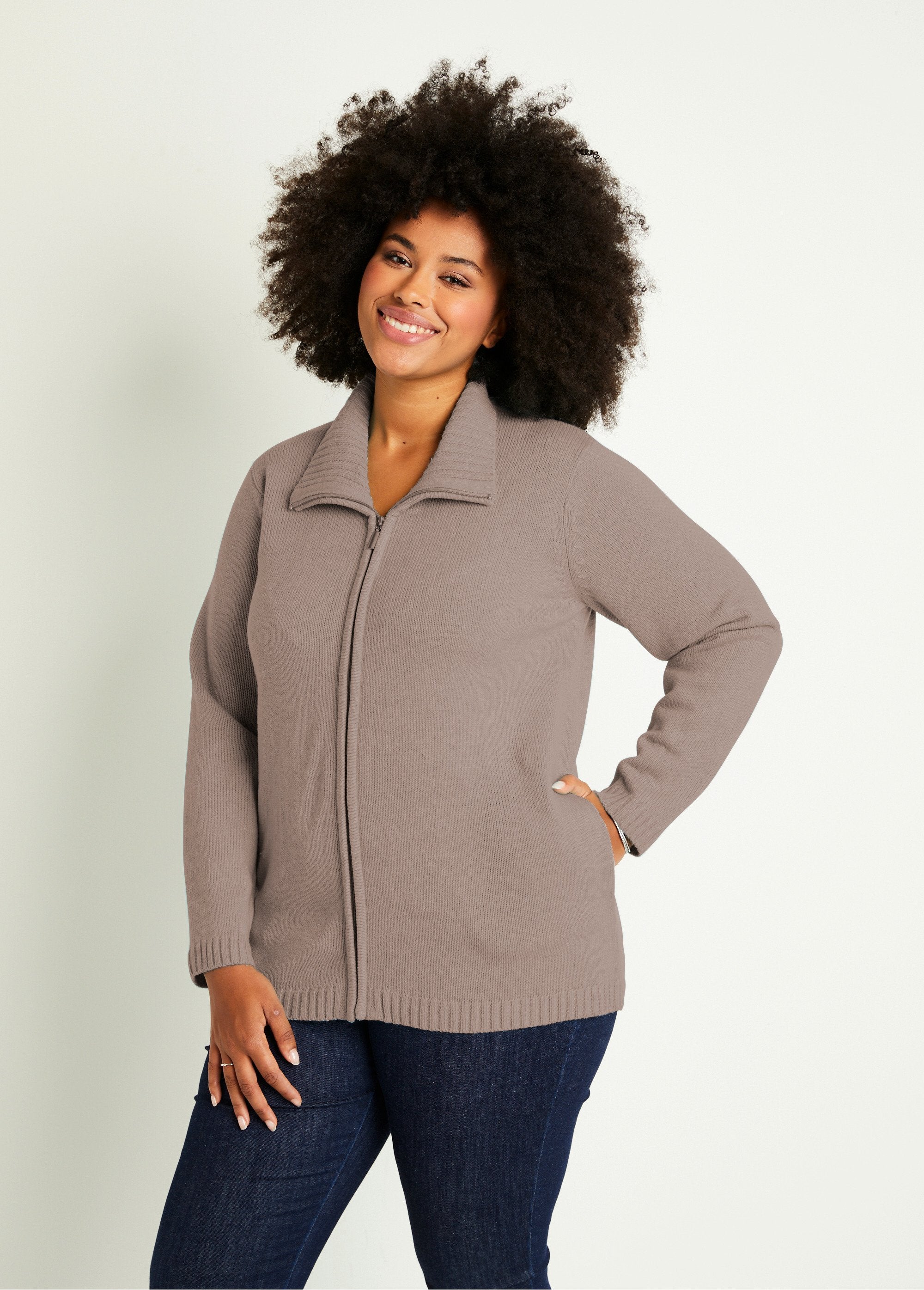 Long_plain_zipped_vest_Mole_FA1_curvy