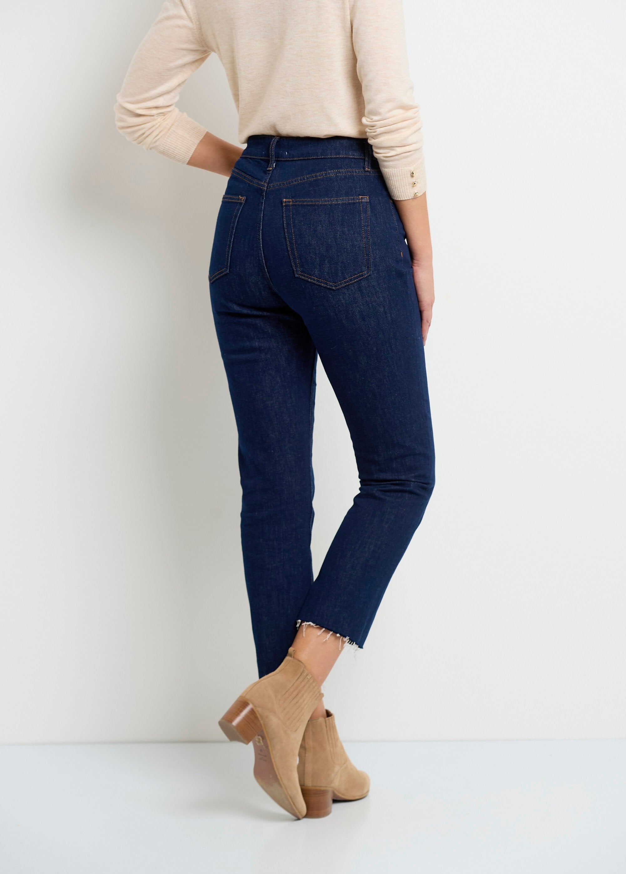 Straight_5-pocket_jeans_with_frayed_bottom_Raw_DO1_slim