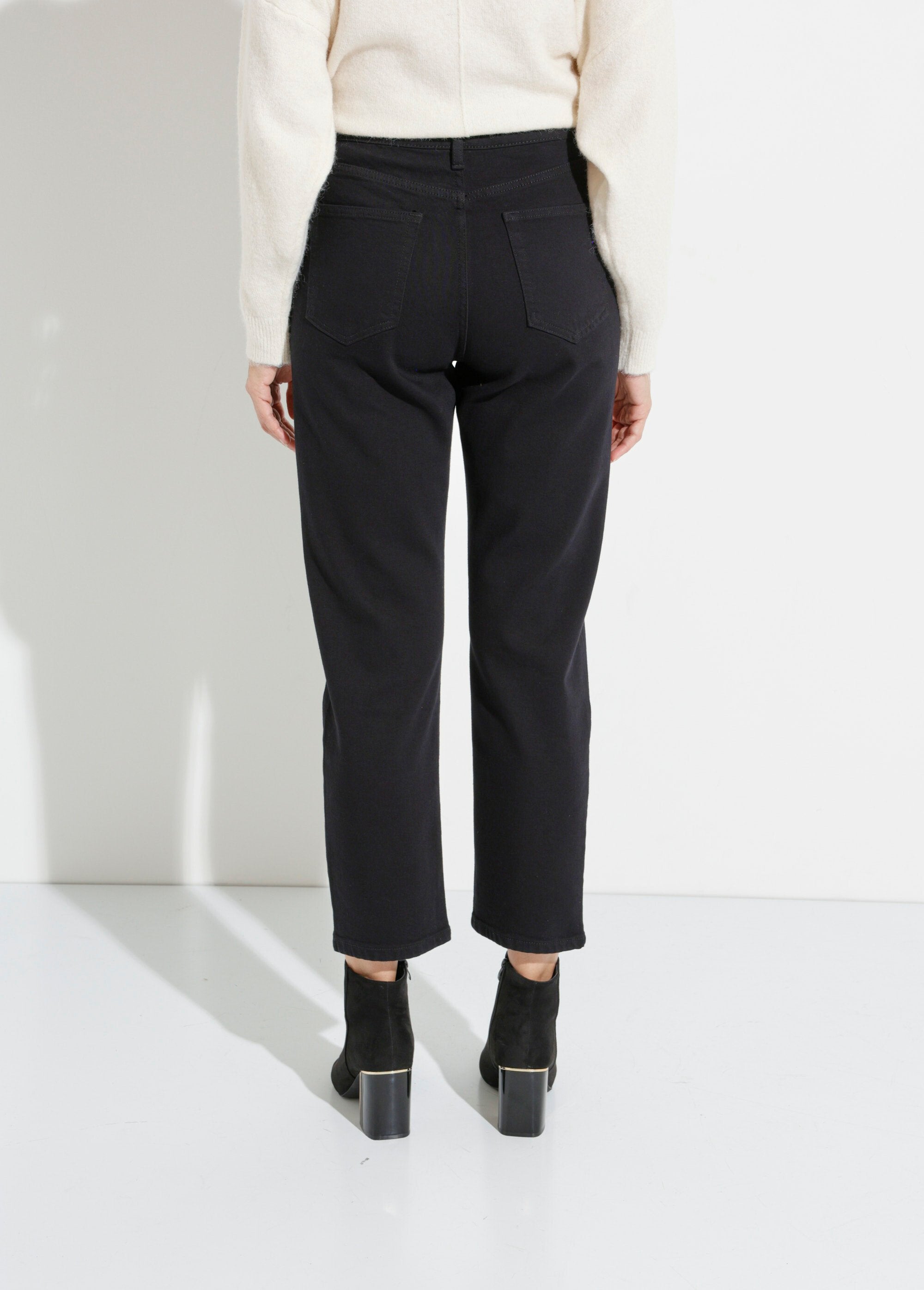 Denim_mom_jeans,_PLUS_SIZE_special_Black_DO1_slim