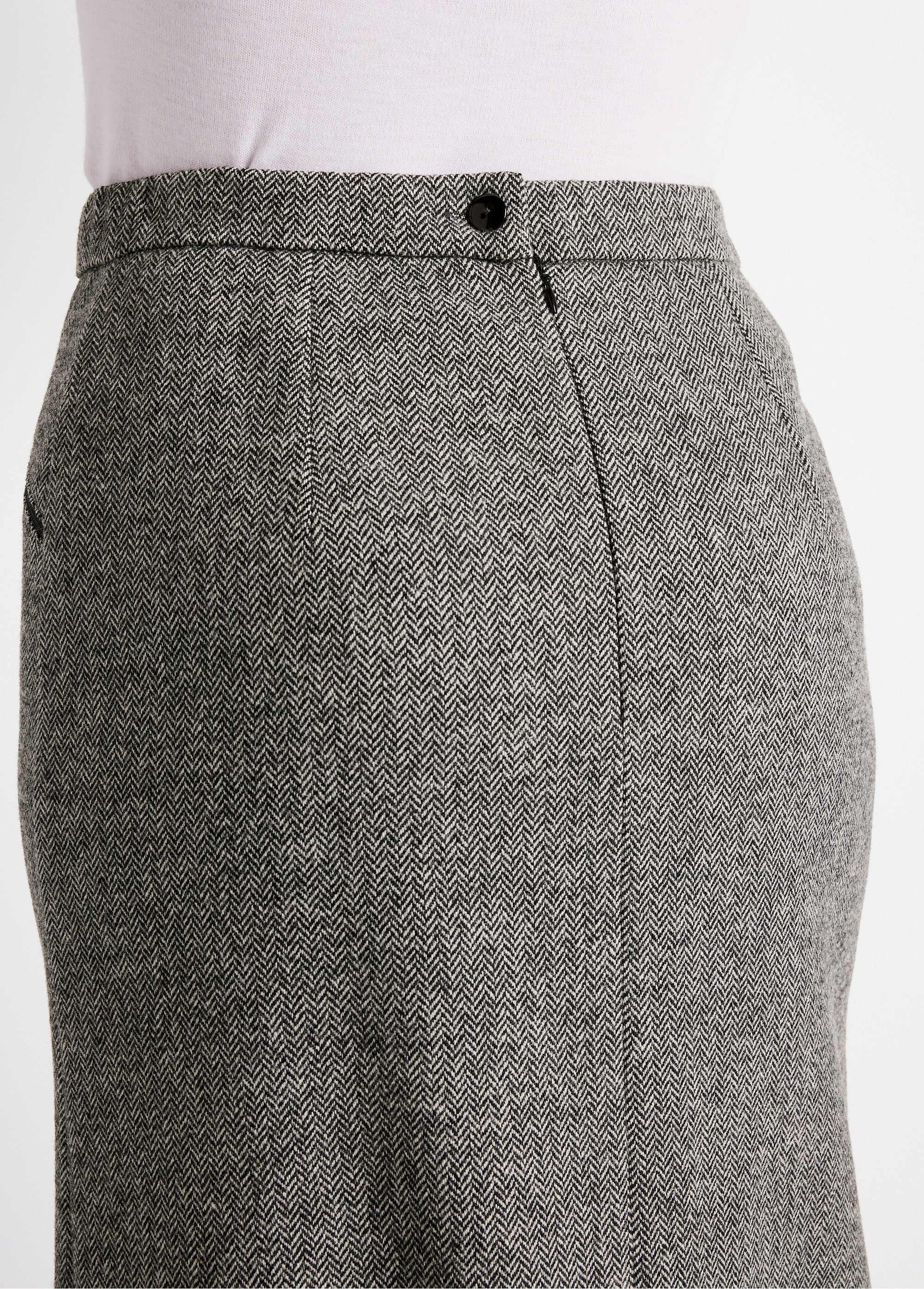 Herringbone_or_heather_skirt_length_70_cm_with_wool_Gray_chevrons_DE1_slim