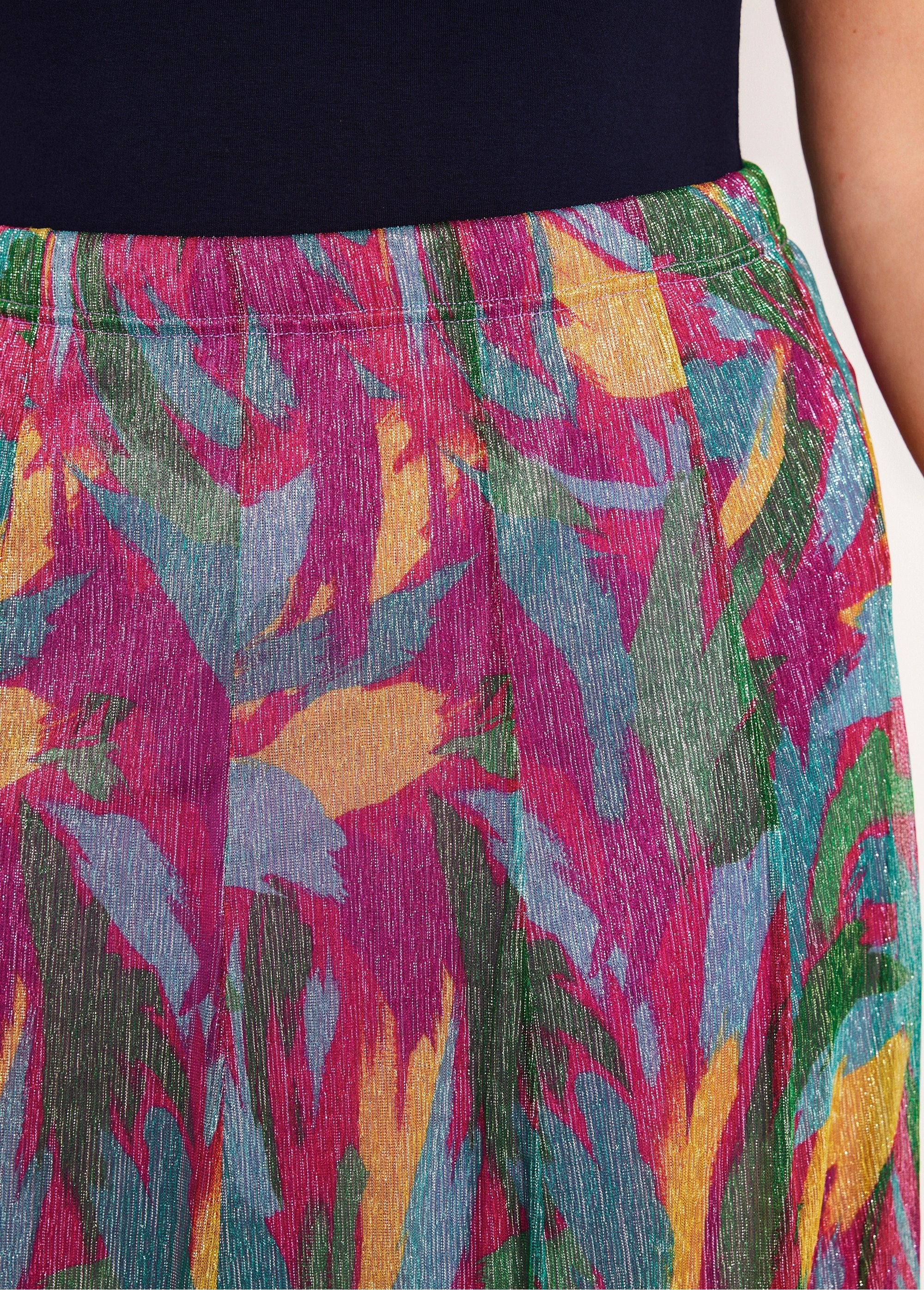 Wide_shiny_printed_mid-length_skirt_Fuchsia_and_green_DE1_curvy