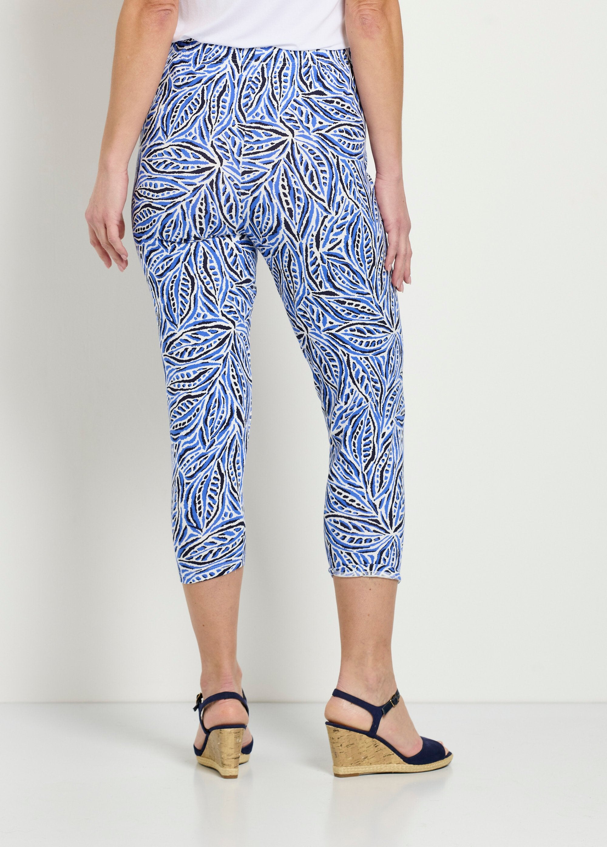 Short_leggings_with_elasticated_waistband_in_cotton_Blue_print_DO1_slim